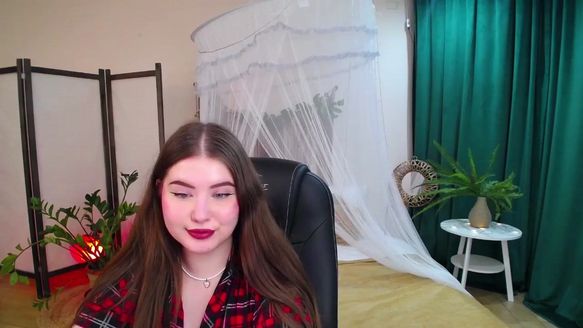 Gallery image thumbnail from AdmireMyEyes's myfreecams stream on, 05/25/2025, 02:21 image 14 of 20