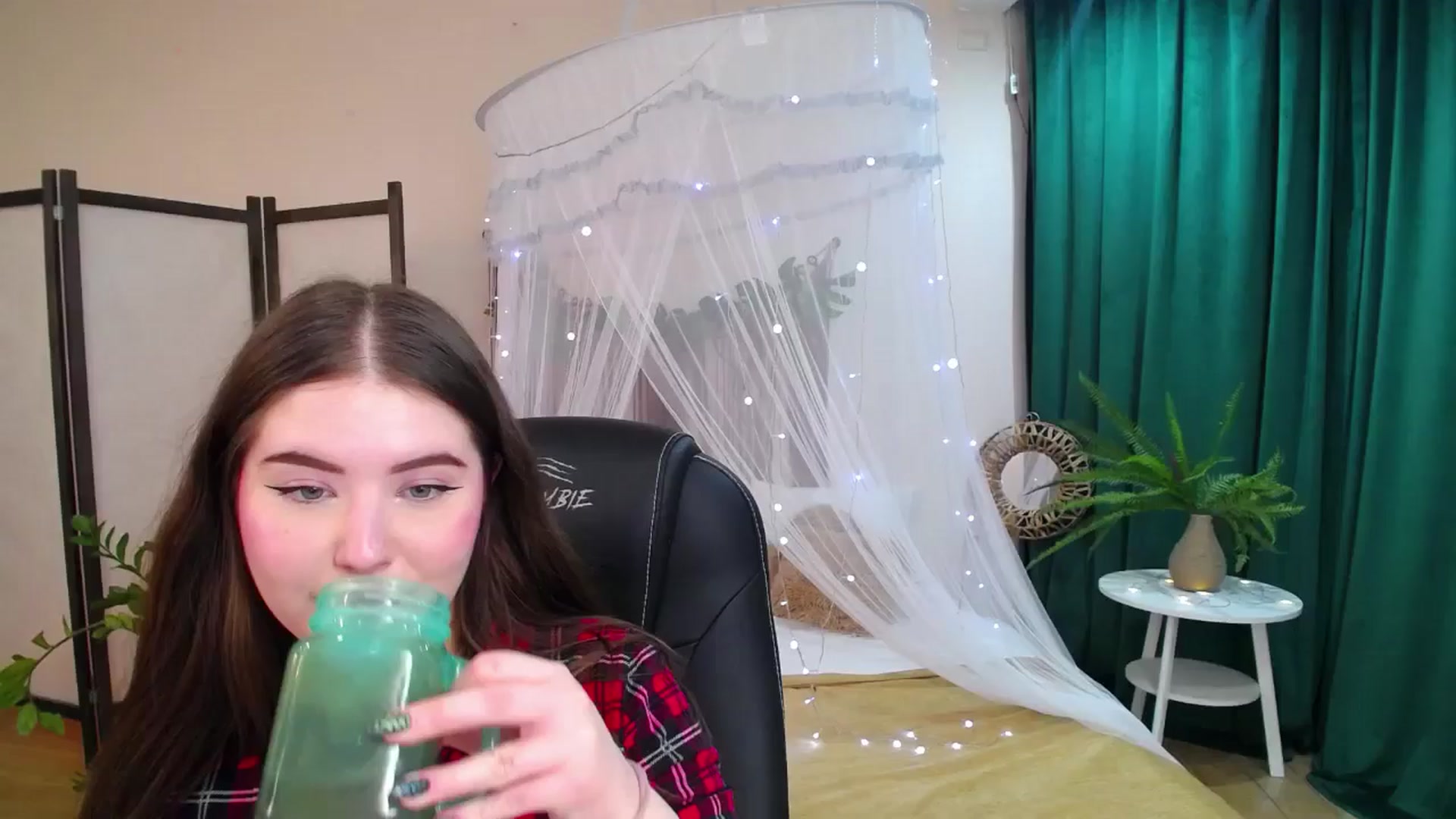 Gallery image thumbnail from AdmireMyEyes's myfreecams stream on, 05/25/2025, 02:21 image 9 of 20