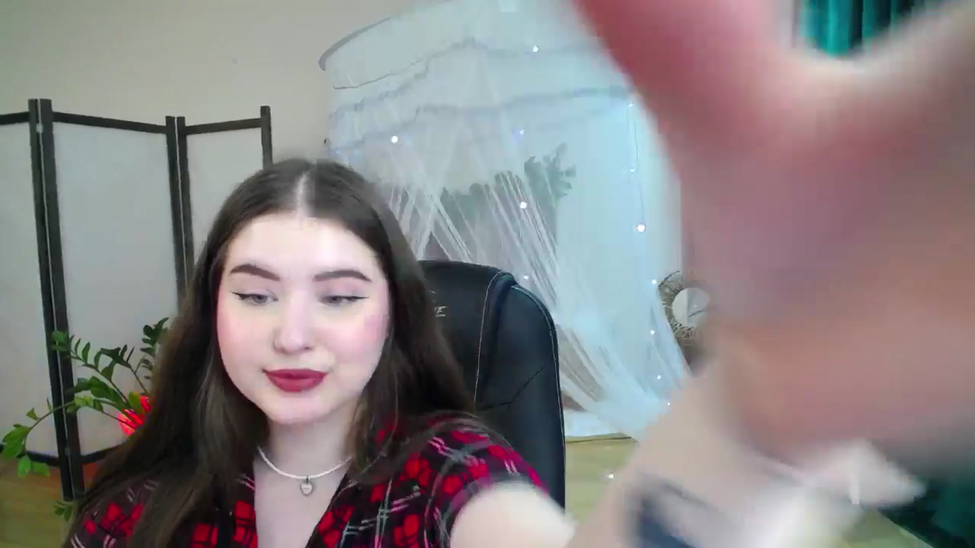 Gallery image thumbnail from AdmireMyEyes's myfreecams stream on, 05/25/2025, 02:21 image 11 of 20