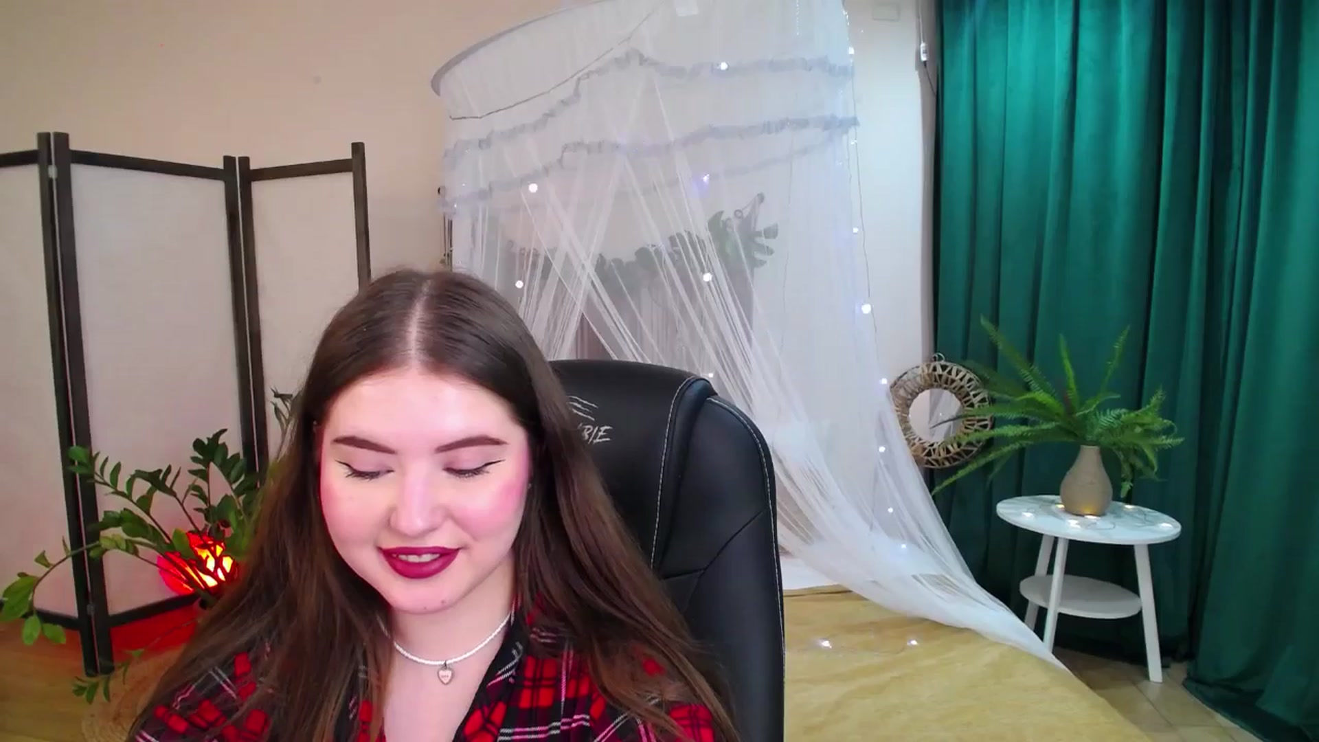 Gallery image thumbnail from AdmireMyEyes's myfreecams stream on, 05/25/2025, 02:21 image 15 of 20