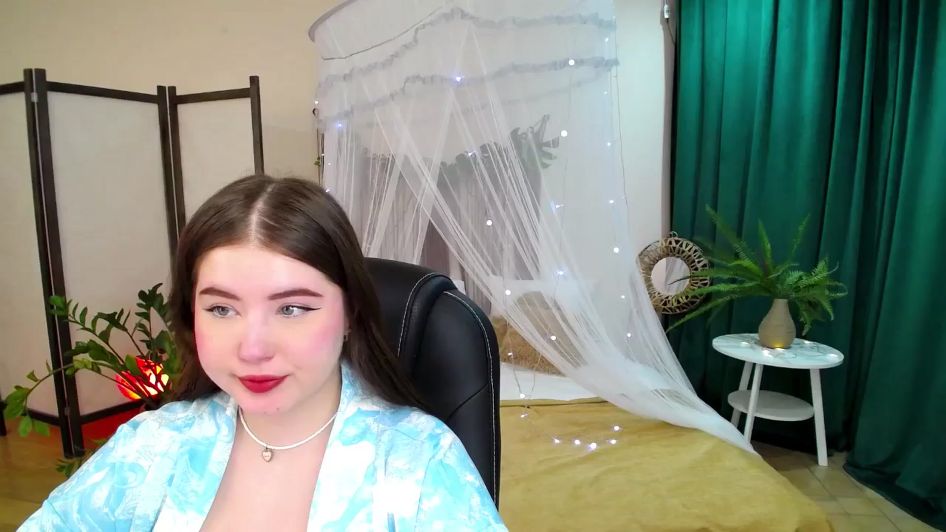 Gallery image thumbnail from AdmireMyEyes's myfreecams stream on, 05/25/2025, 18:41 image 5 of 20