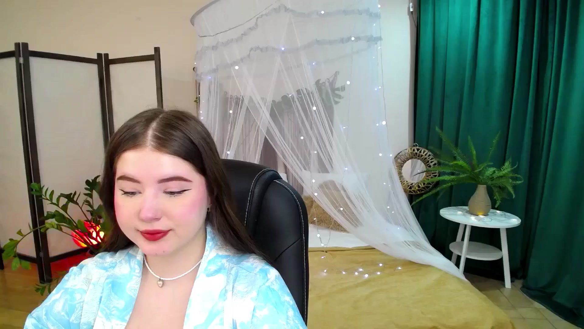Gallery image thumbnail from AdmireMyEyes's myfreecams stream on, 05/25/2025, 18:41 image 9 of 20