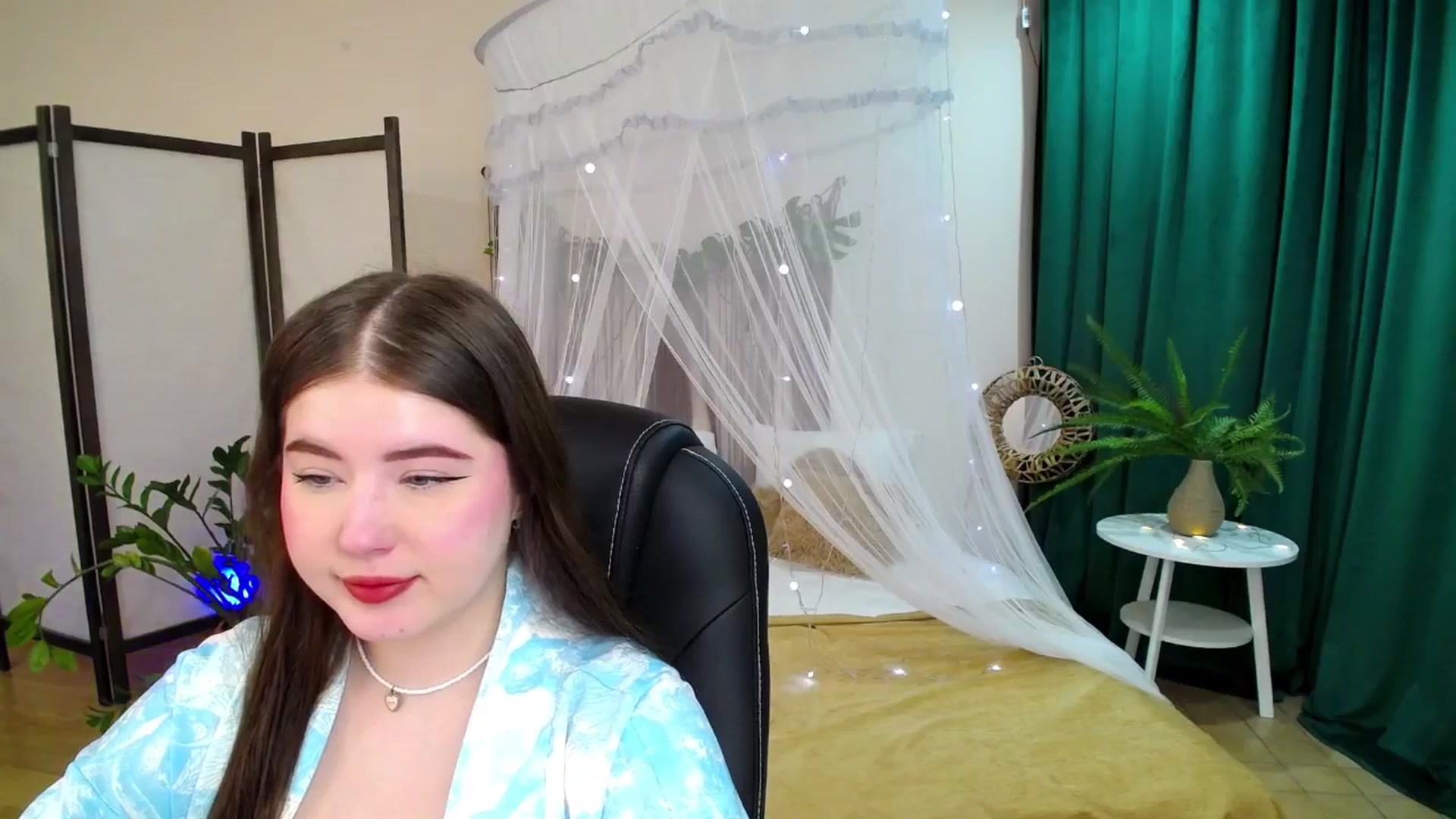 Gallery image thumbnail from AdmireMyEyes's myfreecams stream on, 05/25/2025, 18:41 image 12 of 20