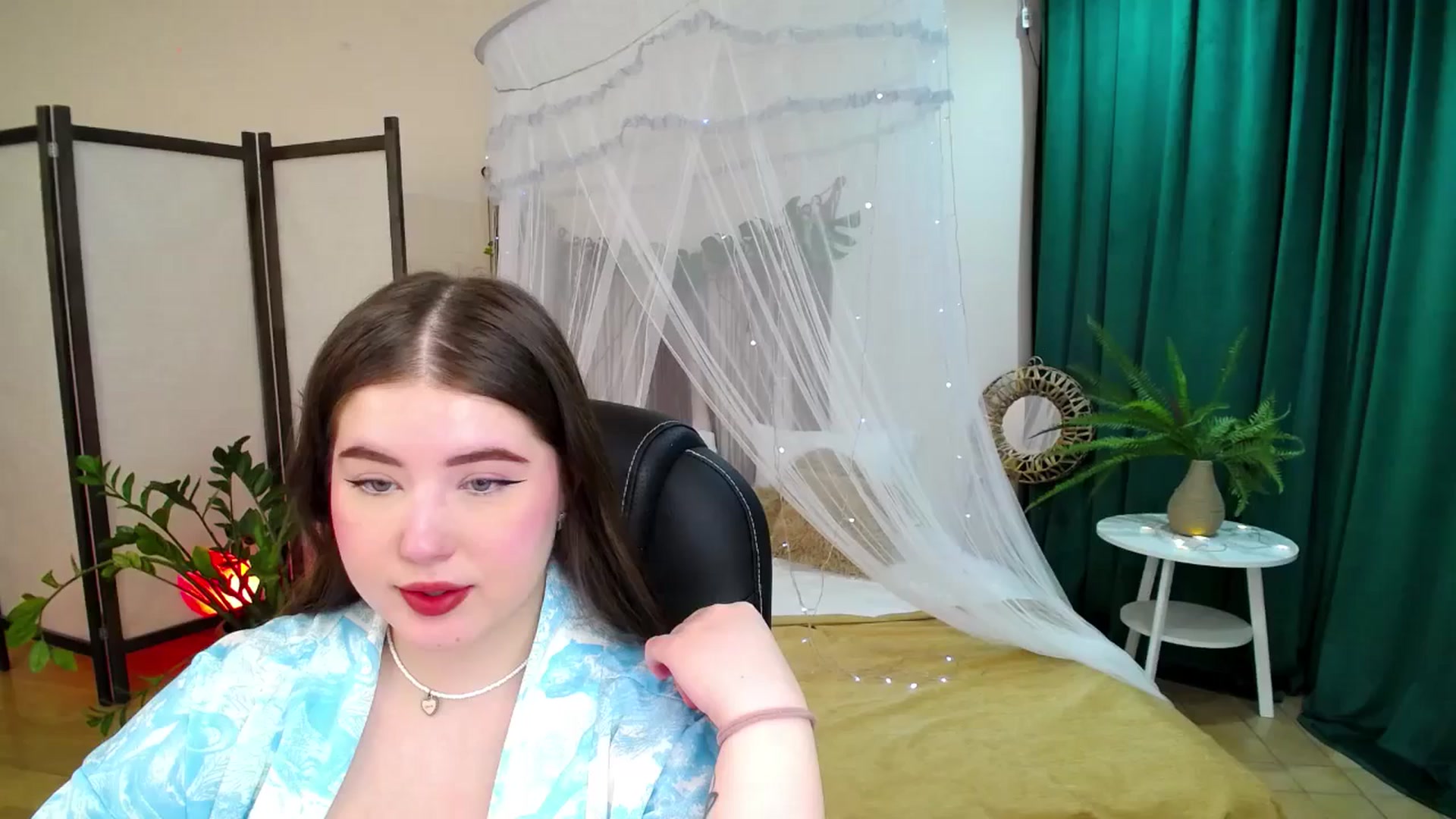Gallery image thumbnail from AdmireMyEyes's myfreecams stream on, 05/25/2025, 18:41 image 6 of 20