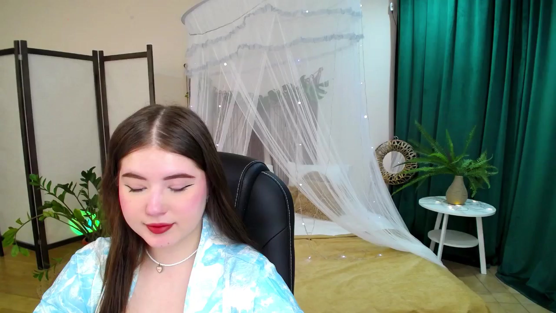 Gallery image thumbnail from AdmireMyEyes's myfreecams stream on, 05/25/2025, 18:41 image 16 of 20