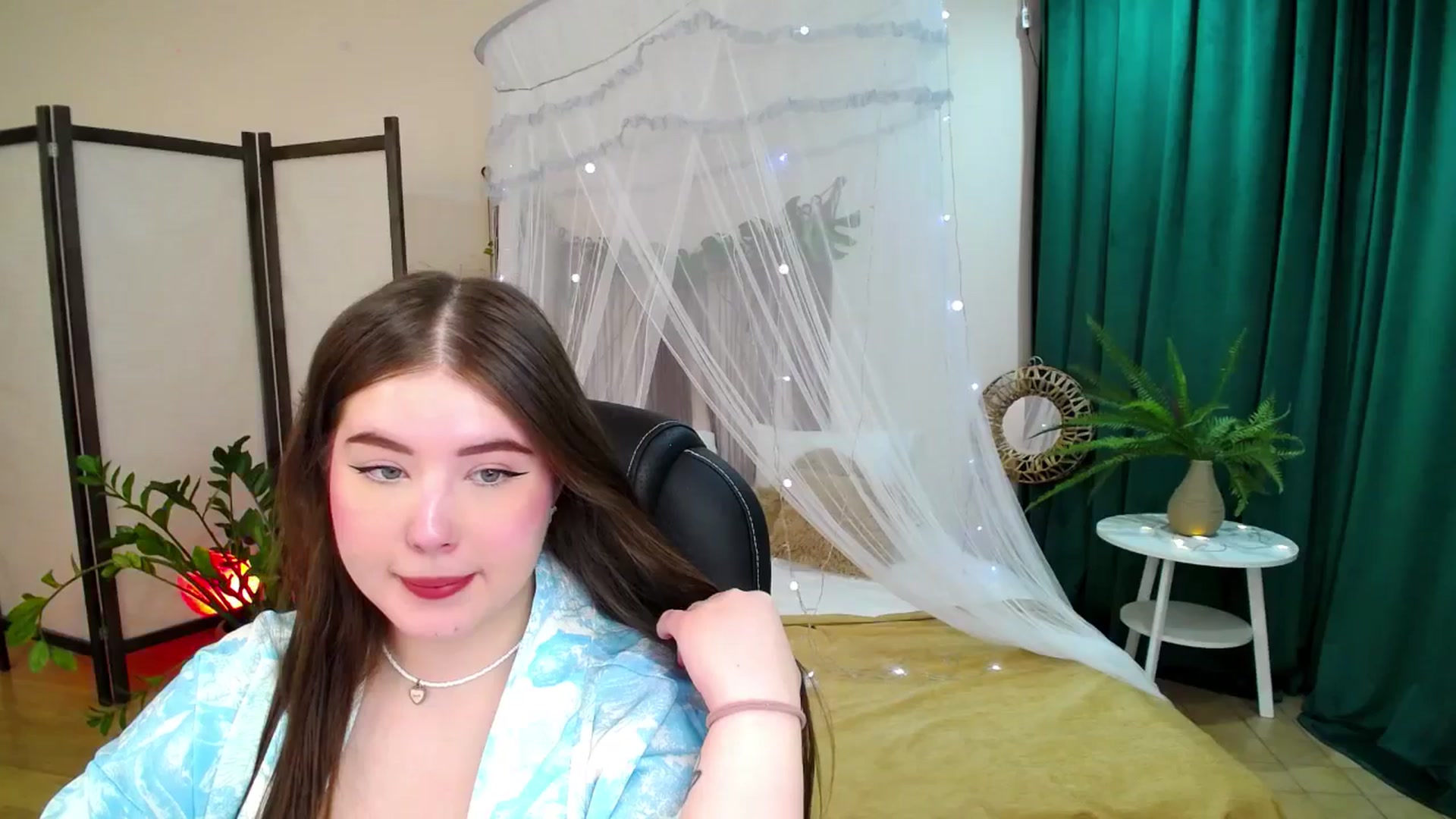 Gallery image thumbnail from AdmireMyEyes's myfreecams stream on, 05/25/2025, 18:41 image 17 of 20
