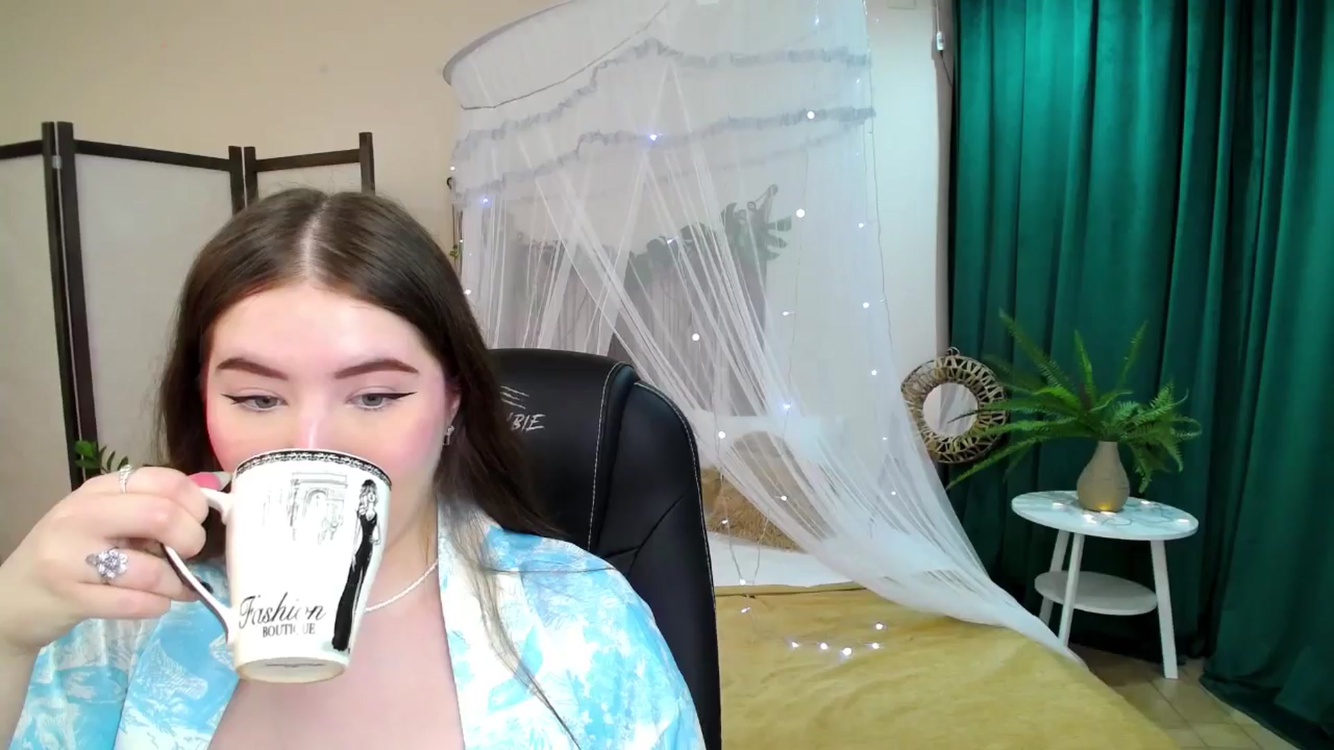 Gallery image thumbnail from AdmireMyEyes's myfreecams stream on, 05/25/2025, 19:47 image 2 of 20