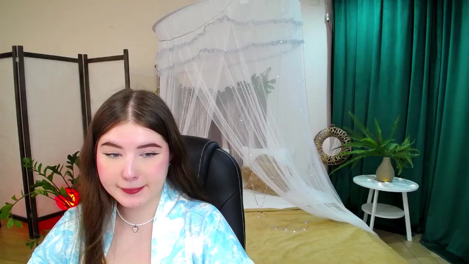 Gallery image thumbnail from AdmireMyEyes's myfreecams stream on, 05/25/2025, 19:47 image 14 of 20