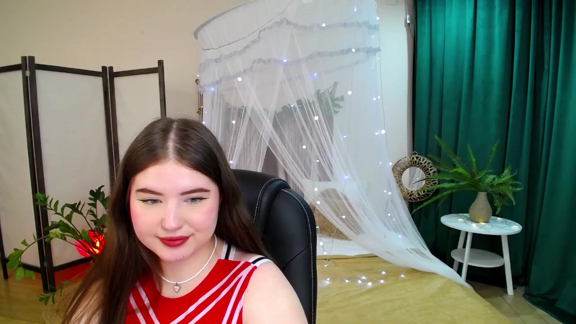 Gallery image thumbnail from AdmireMyEyes's myfreecams stream on, 05/25/2025, 21:12 image 15 of 20