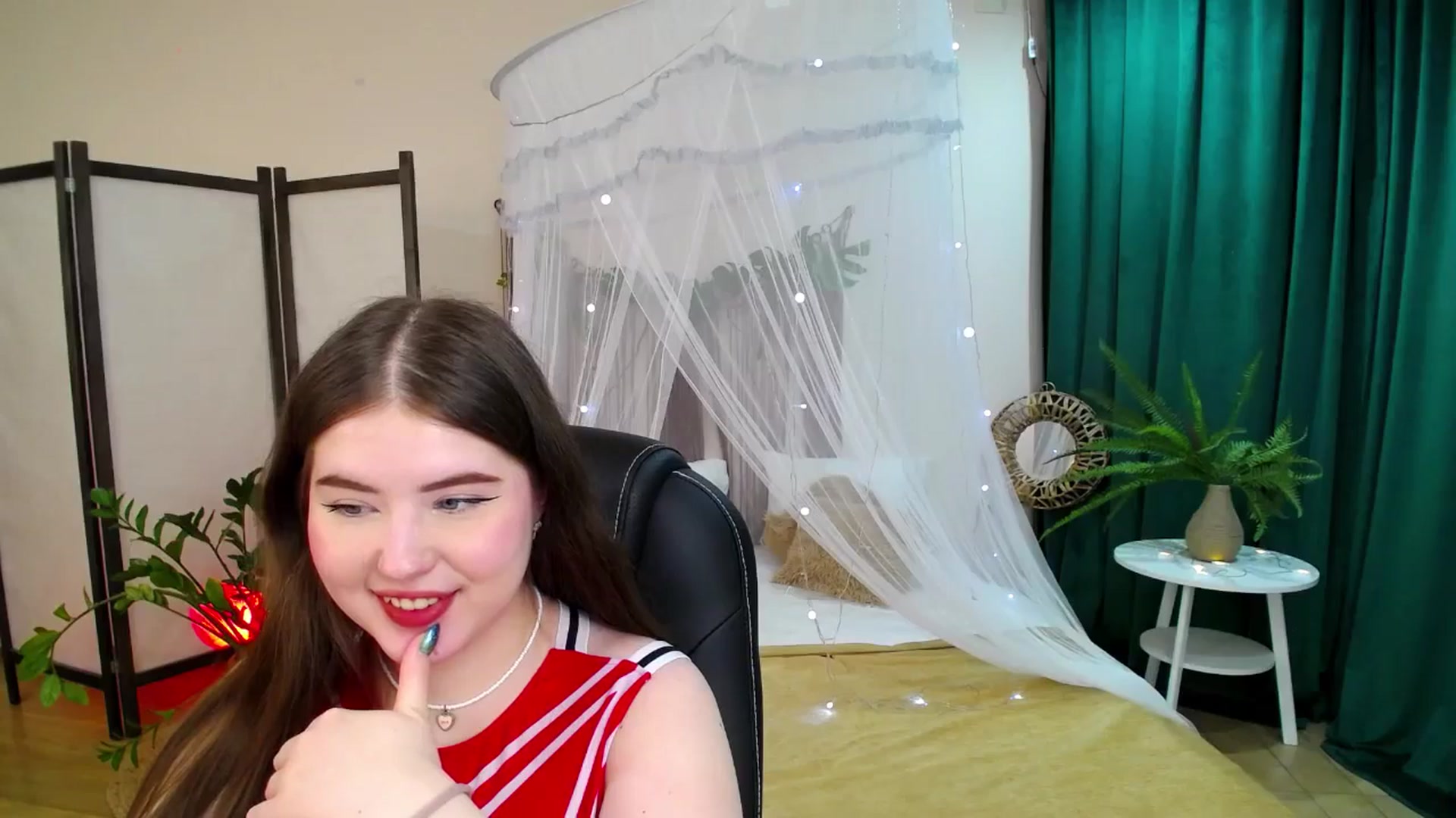 Gallery image thumbnail from AdmireMyEyes's myfreecams stream on, 05/25/2025, 21:12 image 12 of 20