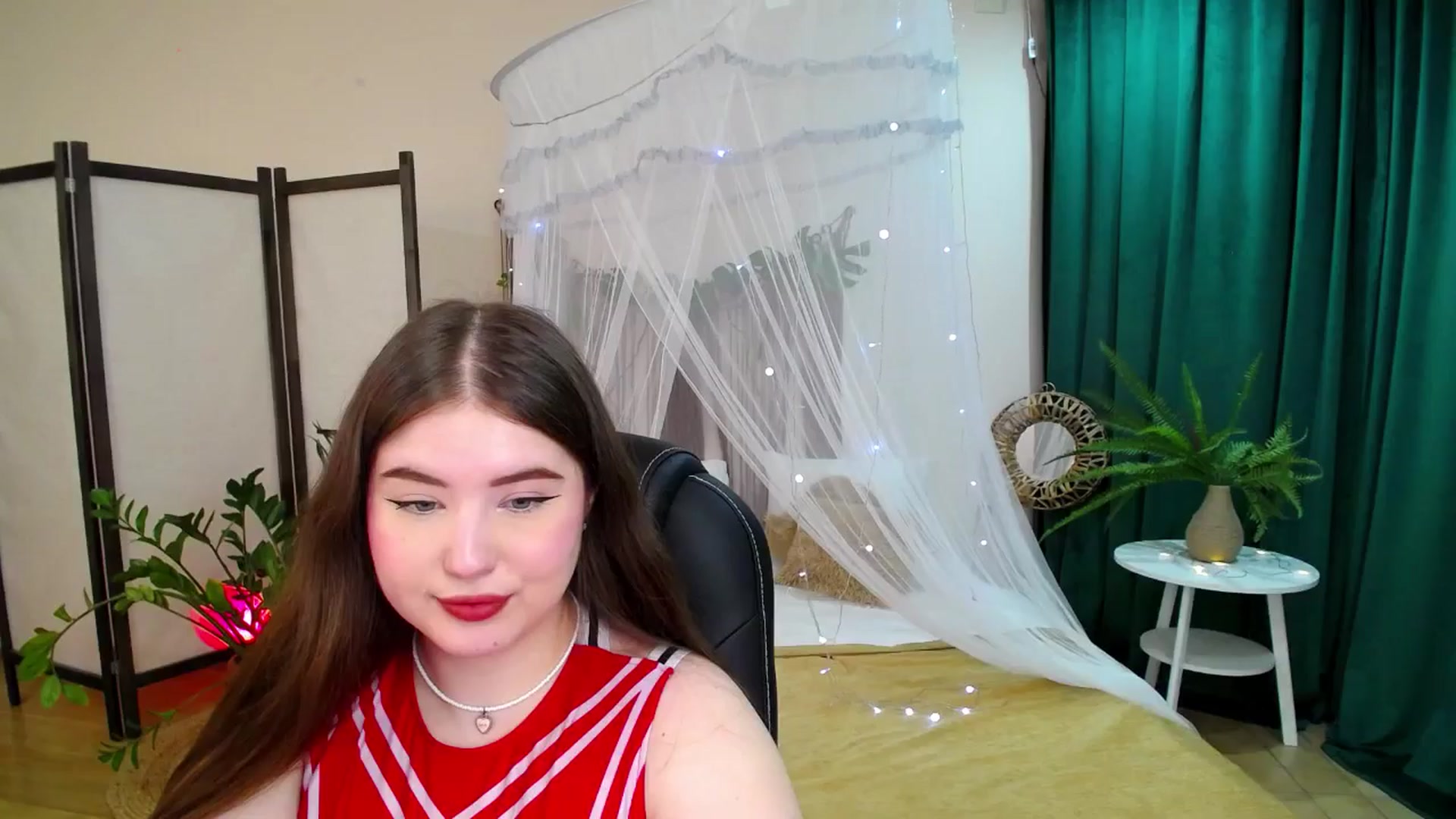 Gallery image thumbnail from AdmireMyEyes's myfreecams stream on, 05/25/2025, 21:12 image 6 of 20