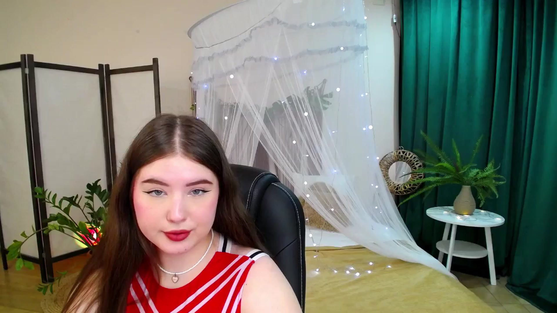 Gallery image thumbnail from AdmireMyEyes's myfreecams stream on, 05/25/2025, 21:12 image 16 of 20