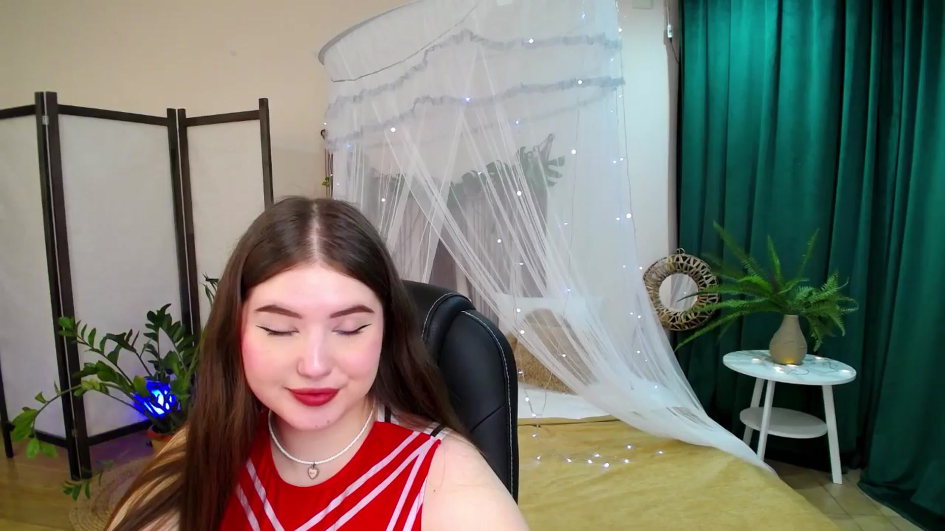 Gallery image thumbnail from AdmireMyEyes's myfreecams stream on, 05/25/2025, 21:12 image 2 of 20