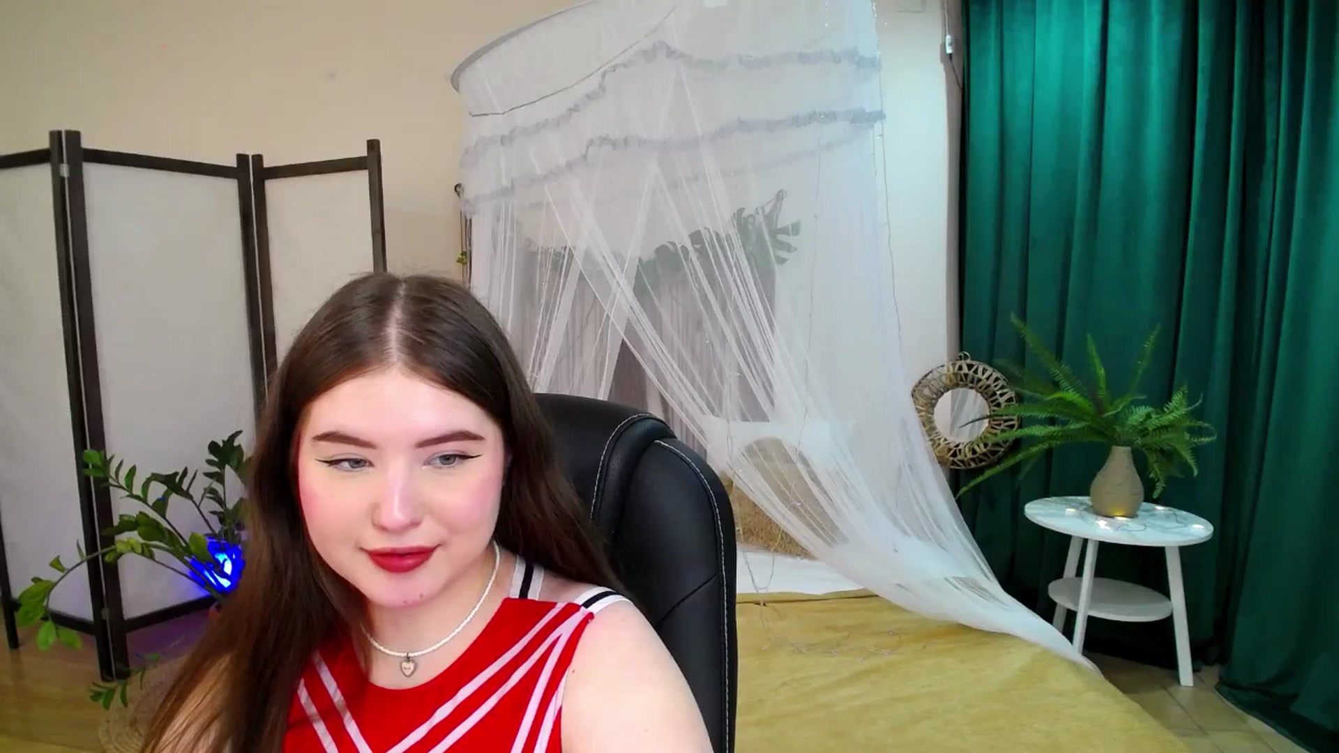 Gallery image thumbnail from AdmireMyEyes's myfreecams stream on, 05/25/2025, 21:12 image 14 of 20
