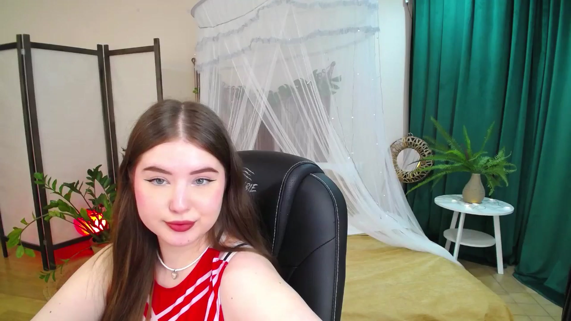Gallery image thumbnail from AdmireMyEyes's myfreecams stream on, 05/25/2025, 22:33 image 12 of 20