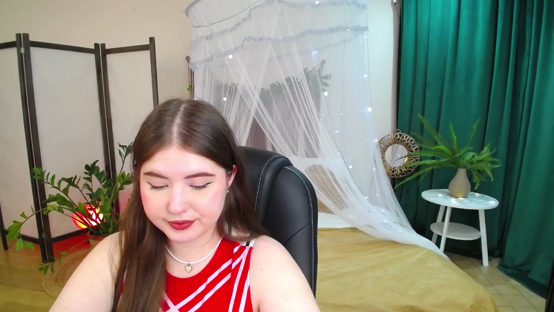 Gallery image thumbnail from AdmireMyEyes's myfreecams stream on, 05/25/2025, 22:33 image 4 of 20