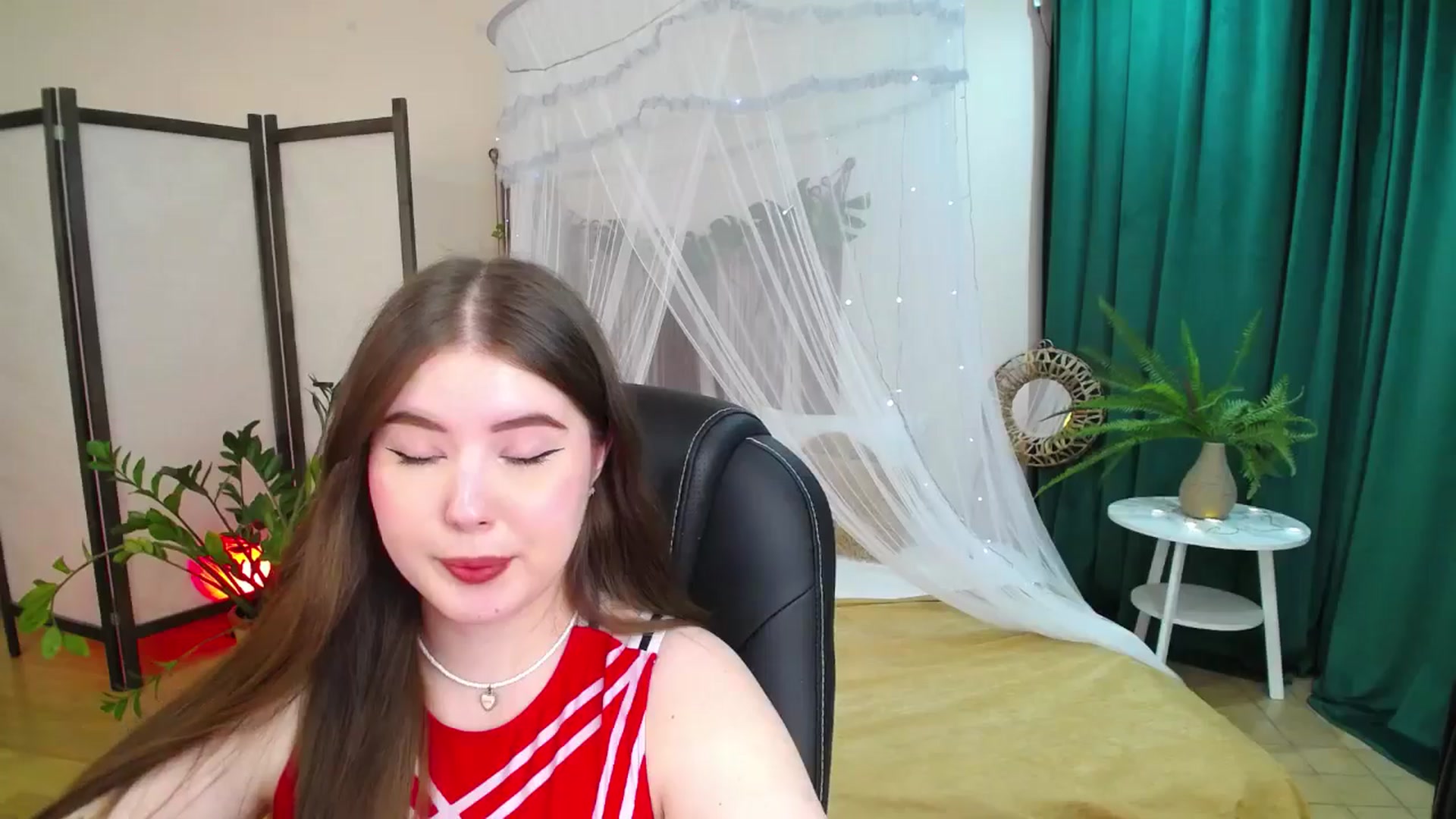 Gallery image thumbnail from AdmireMyEyes's myfreecams stream on, 05/25/2025, 22:33 image 7 of 20
