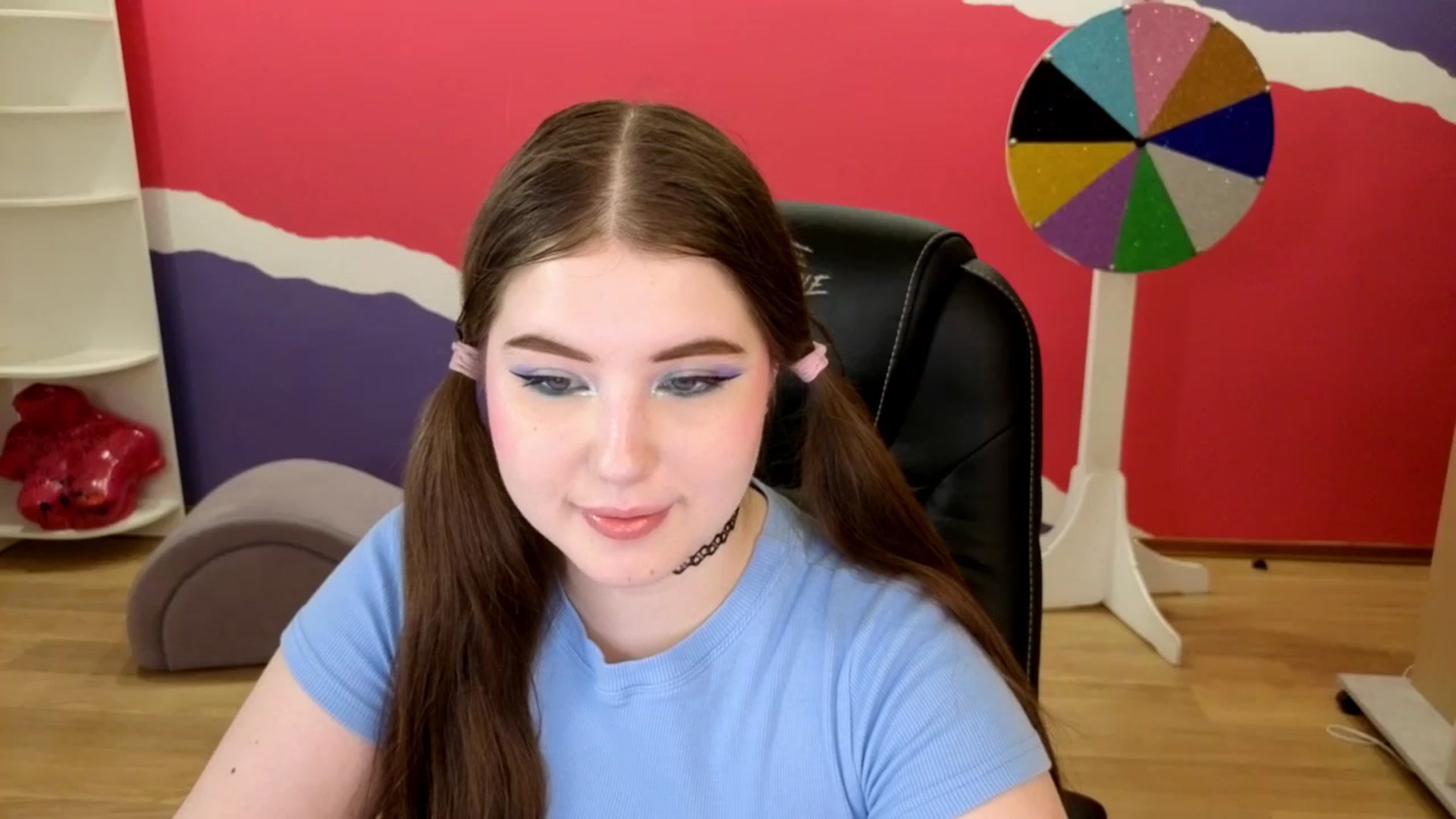 Gallery image thumbnail from AdmireMyEyes's myfreecams stream on, 05/28/2025, 07:47 image 15 of 20