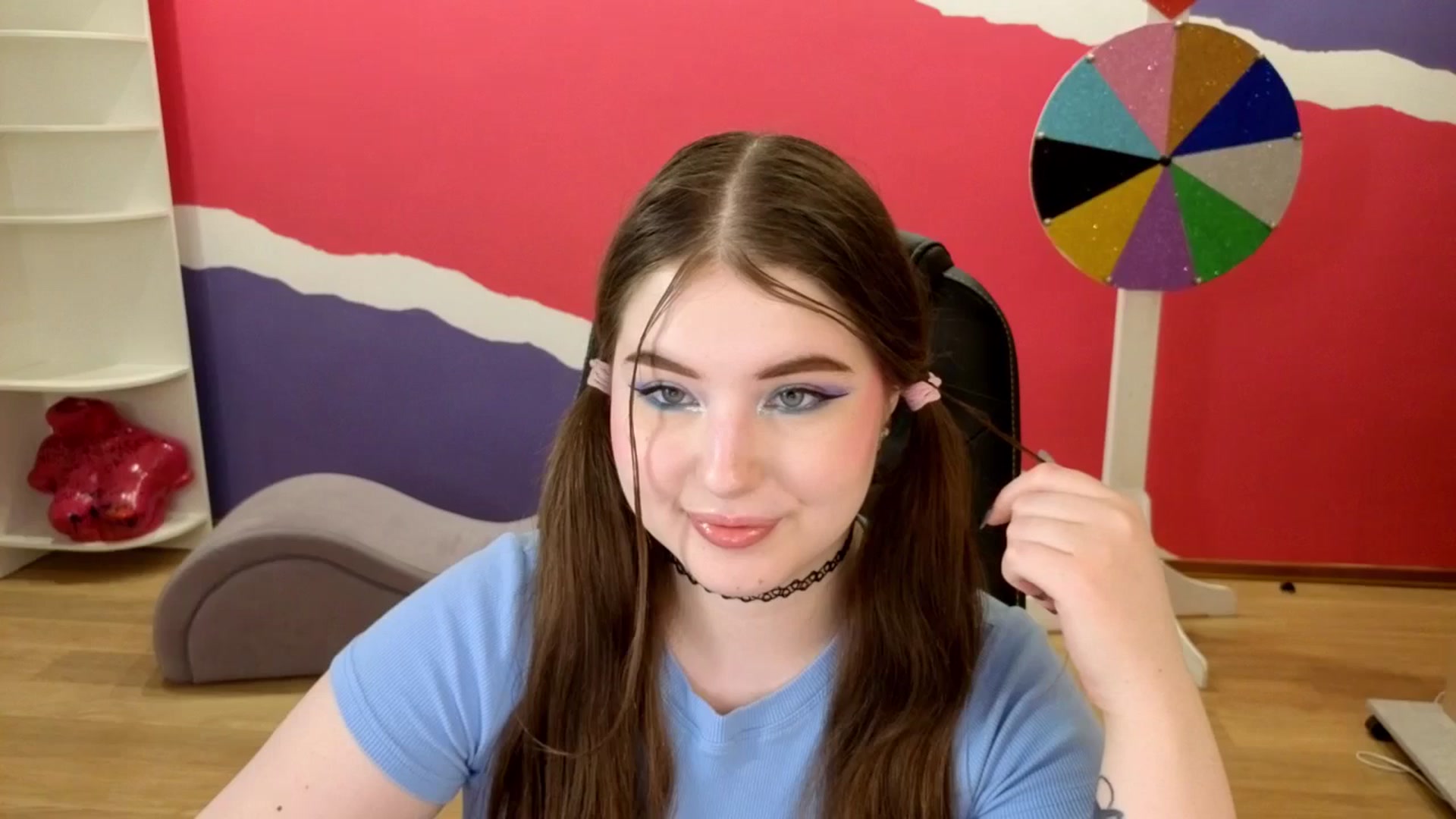 Gallery image thumbnail from AdmireMyEyes's myfreecams stream on, 05/28/2025, 07:47 image 4 of 20