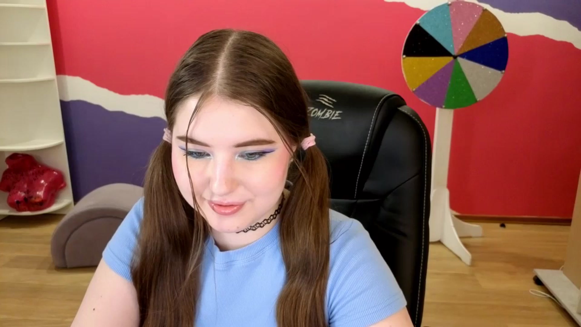 Gallery image thumbnail from AdmireMyEyes's myfreecams stream on, 05/28/2025, 07:47 image 17 of 20