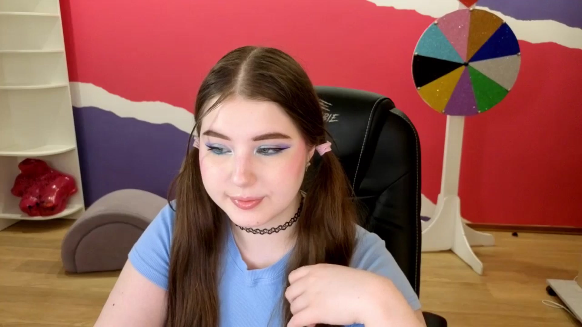 Gallery image thumbnail from AdmireMyEyes's myfreecams stream on, 05/28/2025, 07:47 image 7 of 20