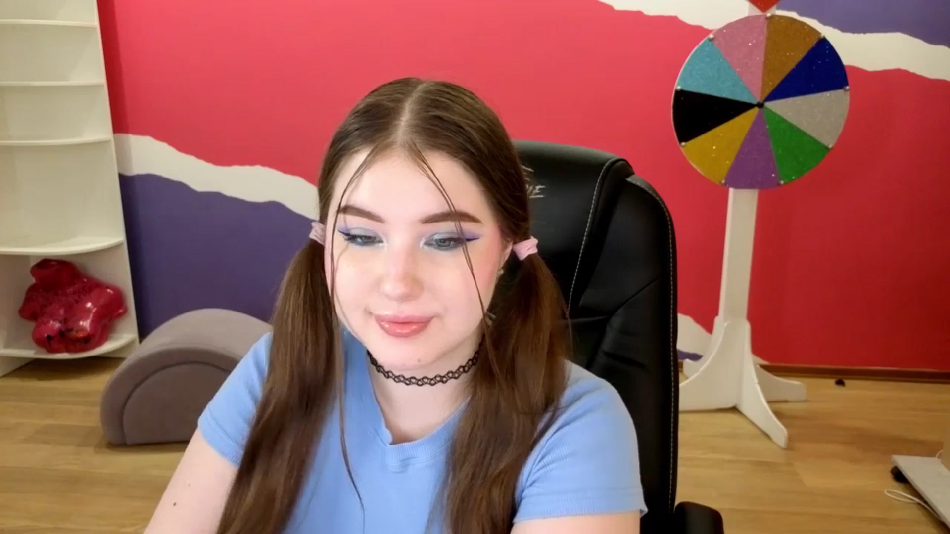 Gallery image thumbnail from AdmireMyEyes's myfreecams stream on, 05/28/2025, 07:47 image 6 of 20
