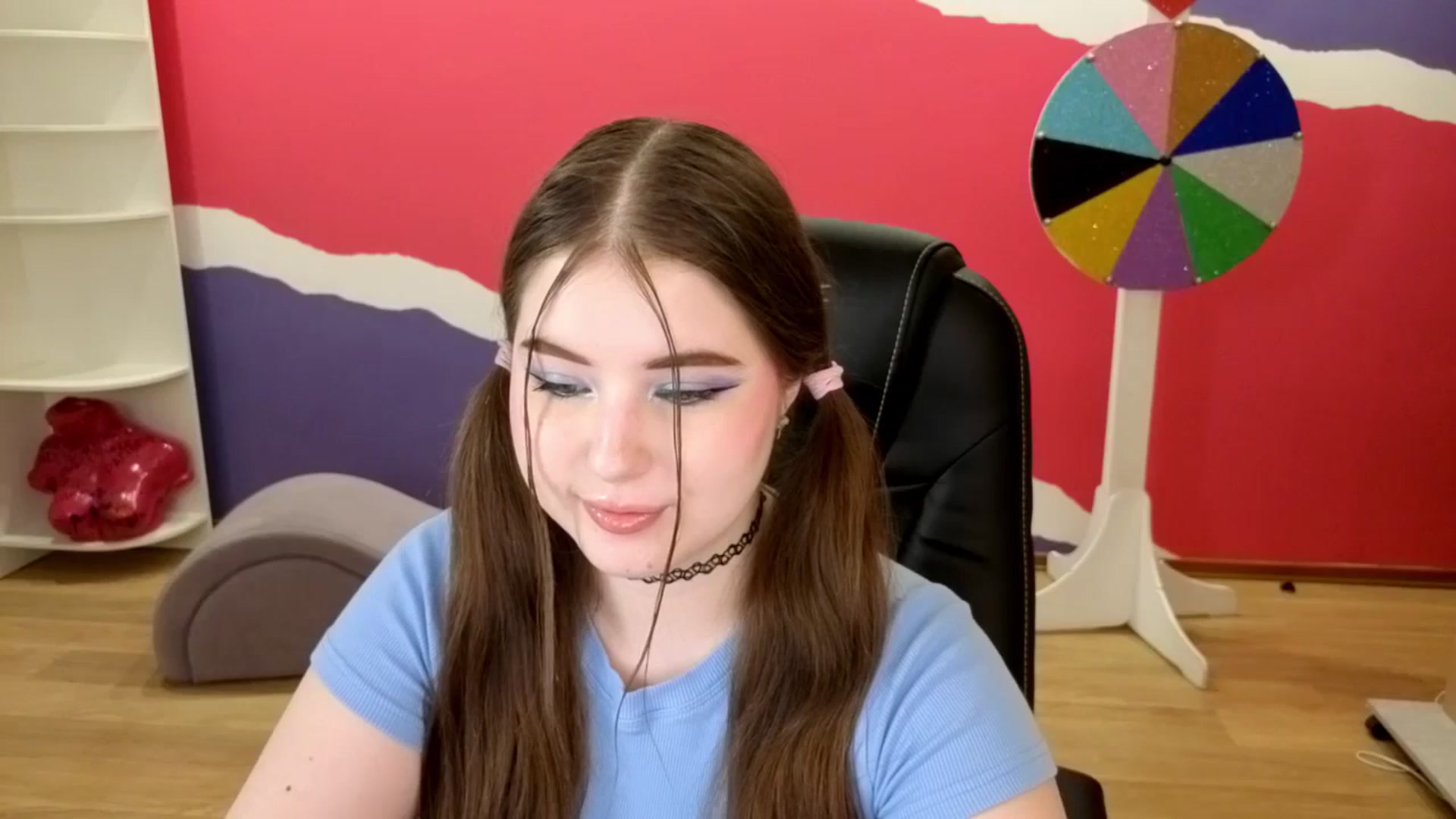 Gallery image thumbnail from AdmireMyEyes's myfreecams stream on, 05/28/2025, 07:47 image 5 of 20