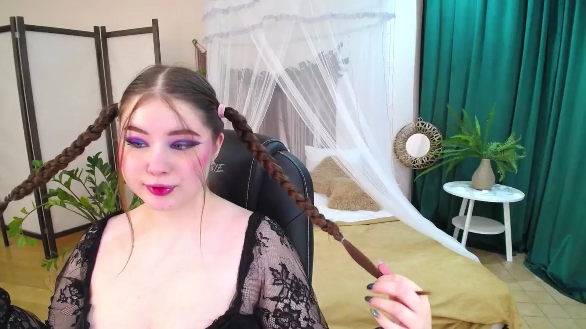 Gallery image thumbnail from AdmireMyEyes's myfreecams stream on, 05/29/2025, 19:10 image 9 of 20