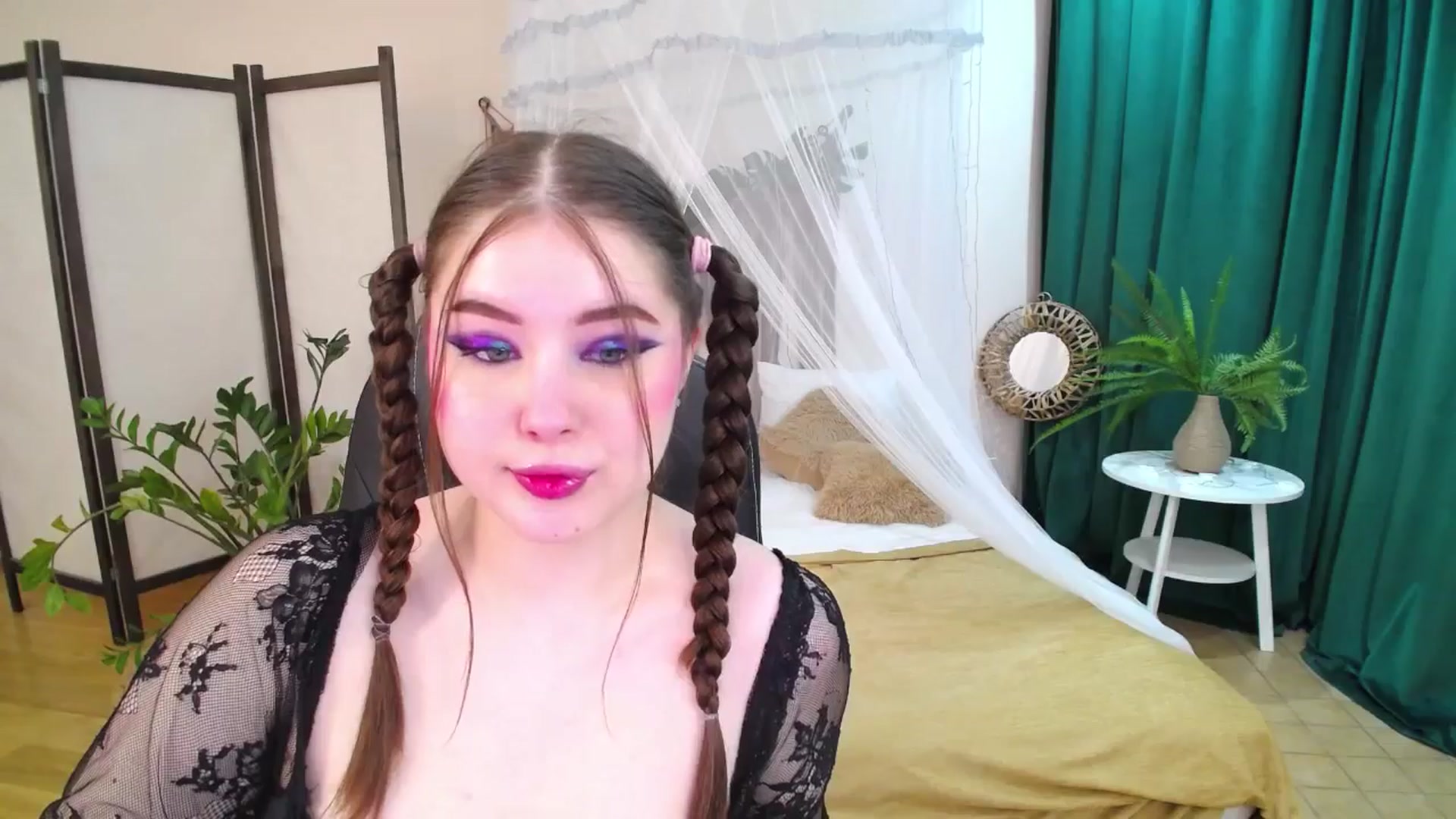 Gallery image thumbnail from AdmireMyEyes's myfreecams stream on, 05/29/2025, 19:10 image 14 of 20