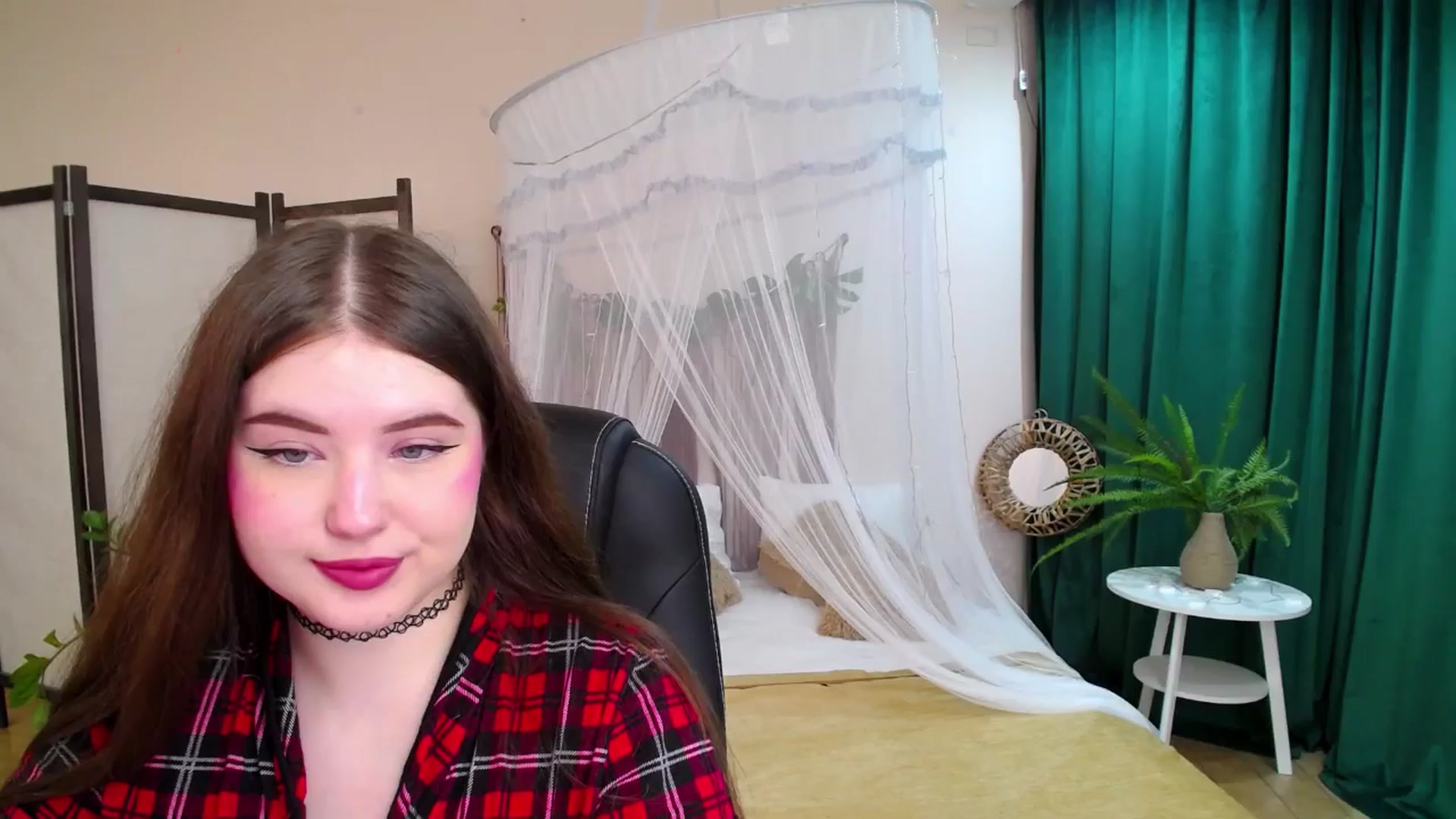 Gallery image thumbnail from AdmireMyEyes's myfreecams stream on, 05/31/2025, 19:20 image 18 of 20