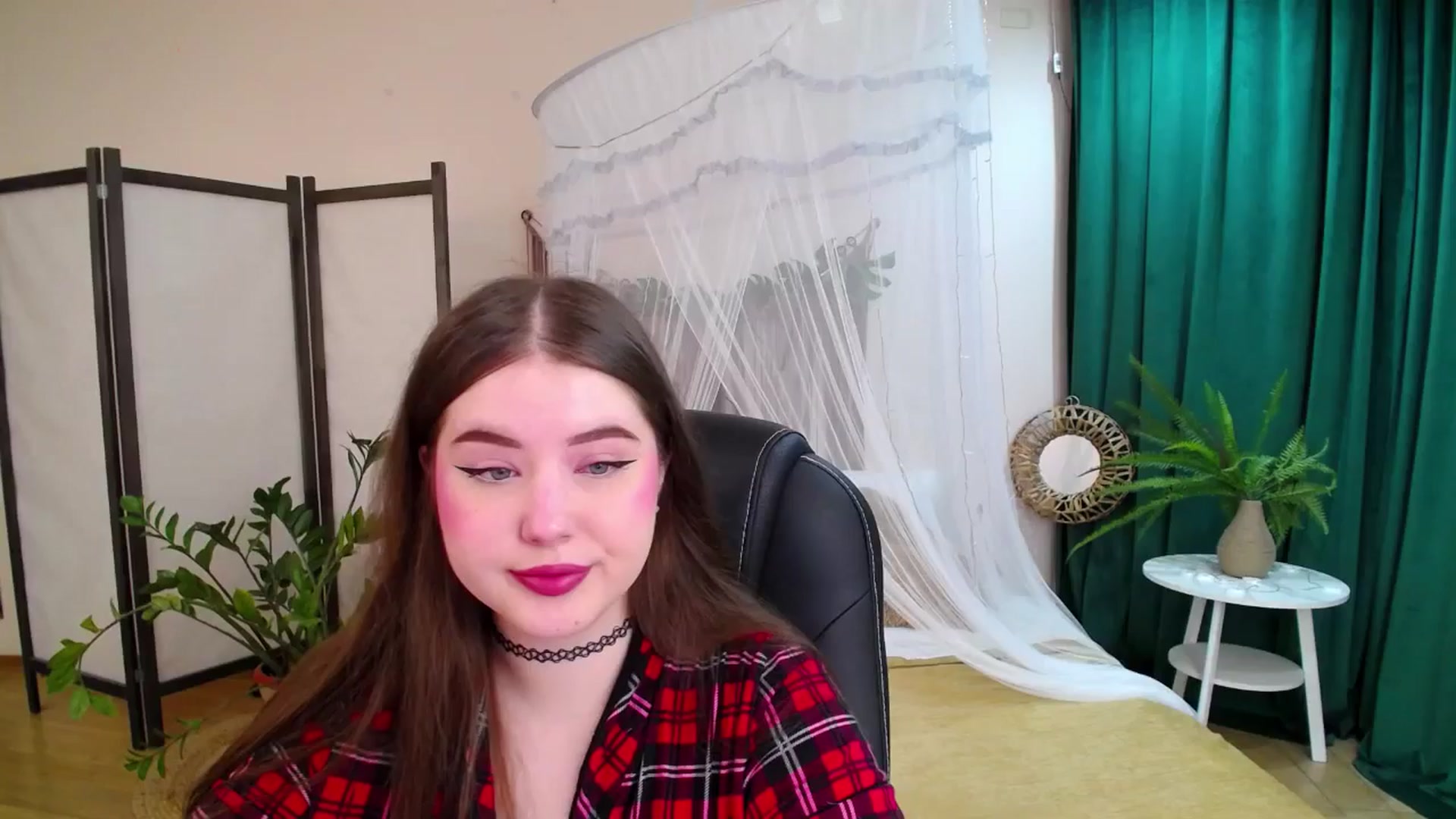 Gallery image thumbnail from AdmireMyEyes's myfreecams stream on, 05/31/2025, 19:20 image 1 of 20