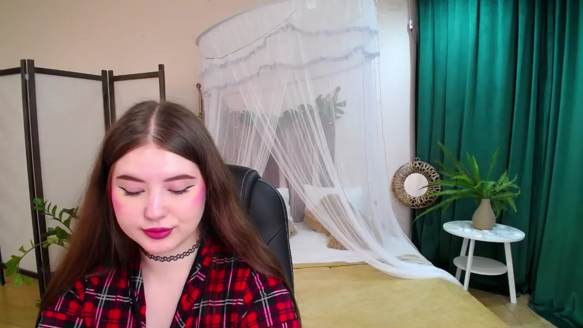 Gallery image thumbnail from AdmireMyEyes's myfreecams stream on, 05/31/2025, 19:20 image 20 of 20