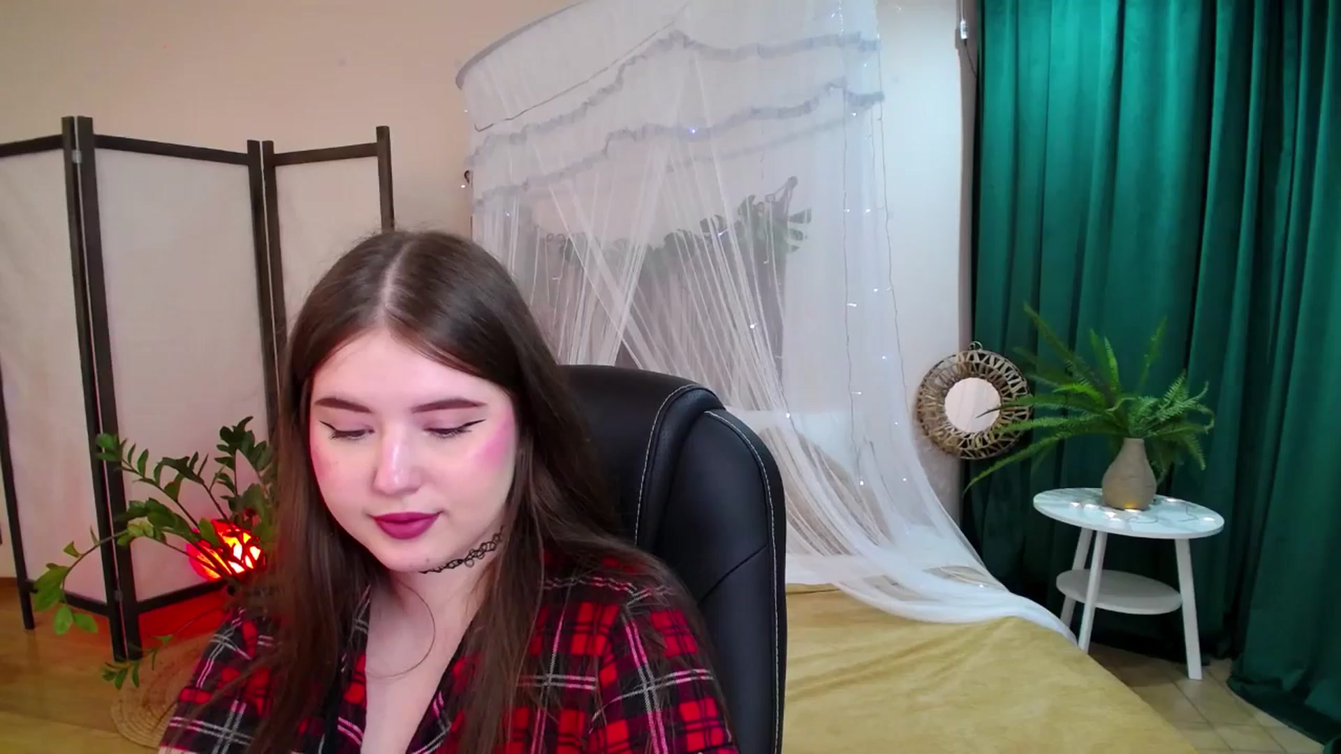 Gallery image thumbnail from AdmireMyEyes's myfreecams stream on, 06/01/2025, 24:41 image 15 of 20