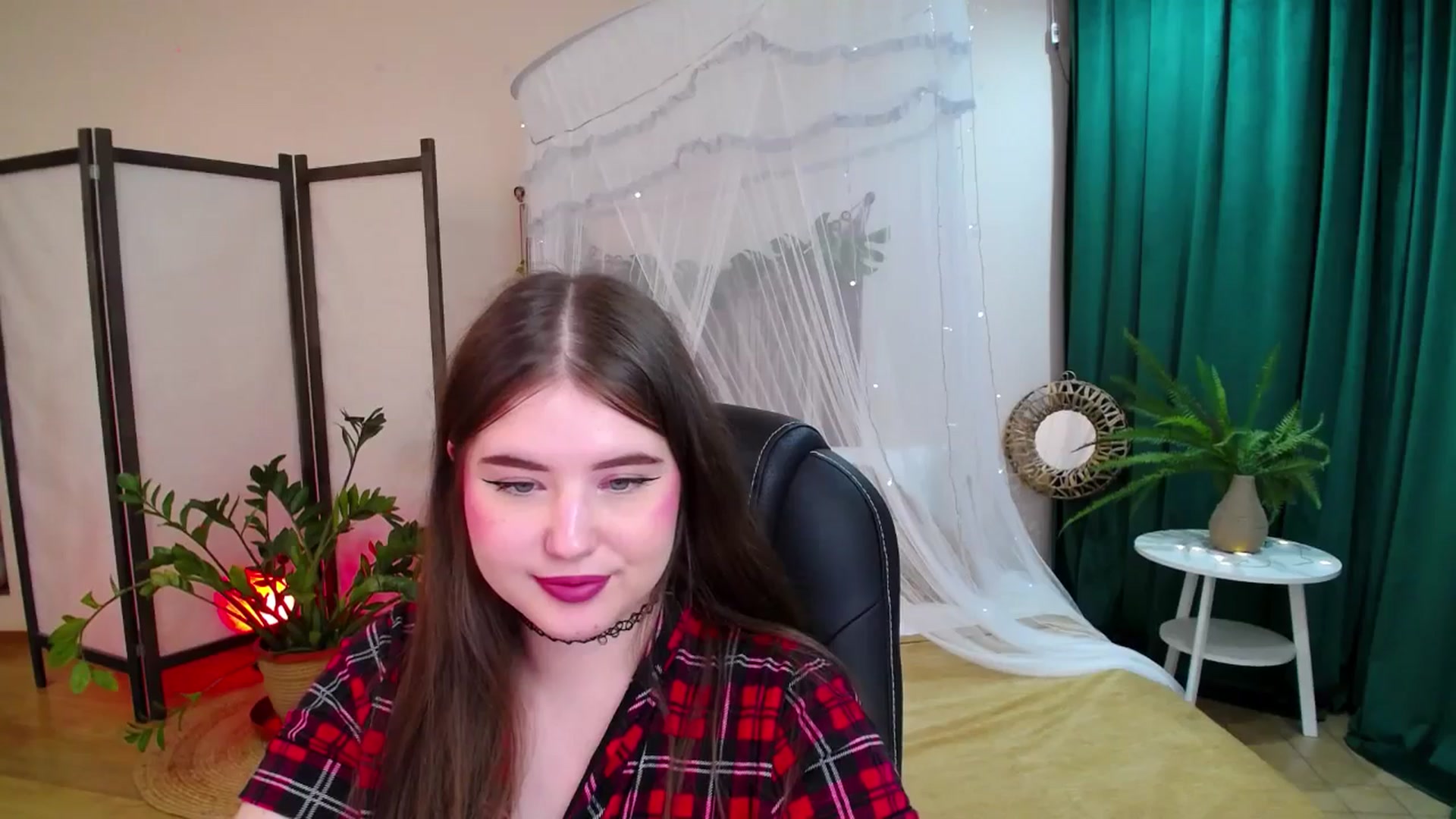 Gallery image thumbnail from AdmireMyEyes's myfreecams stream on, 06/01/2025, 24:41 image 2 of 20