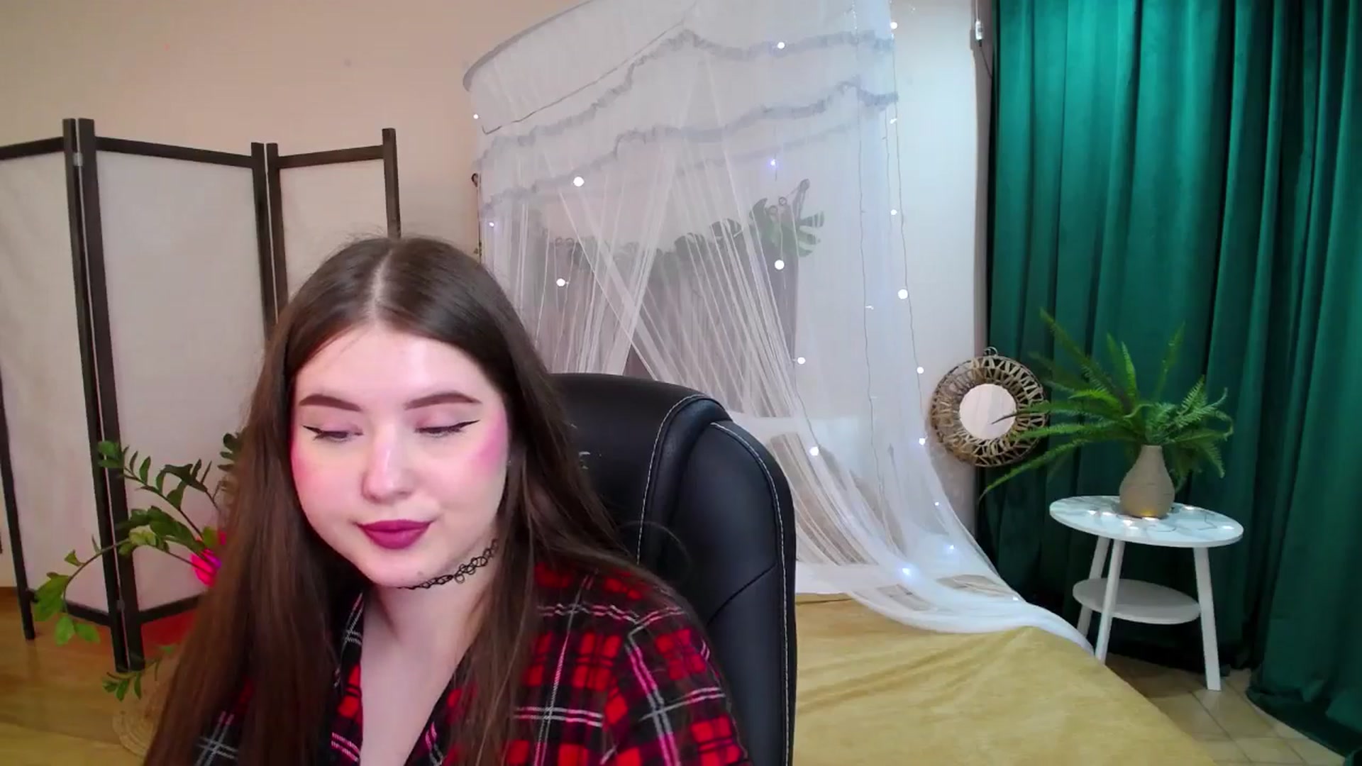 Gallery image thumbnail from AdmireMyEyes's myfreecams stream on, 06/01/2025, 24:41 image 18 of 20