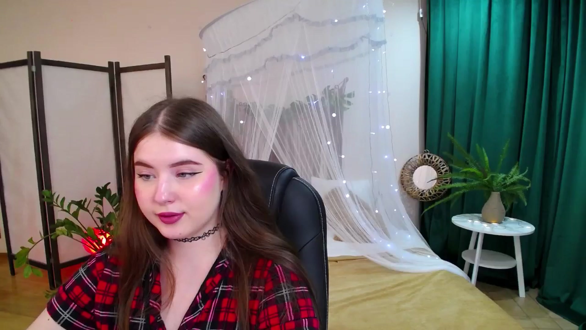 Gallery image thumbnail from AdmireMyEyes's myfreecams stream on, 06/01/2025, 24:41 image 13 of 20