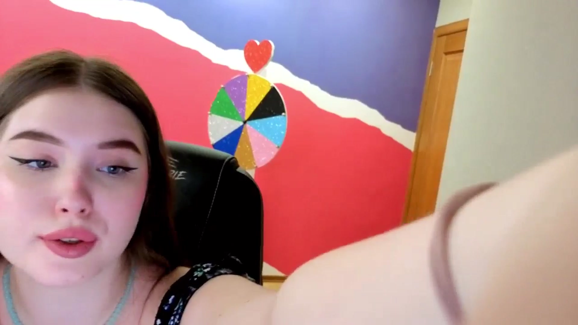 Gallery image thumbnail from AdmireMyEyes's myfreecams stream on, 06/04/2025, 05:47 image 14 of 20
