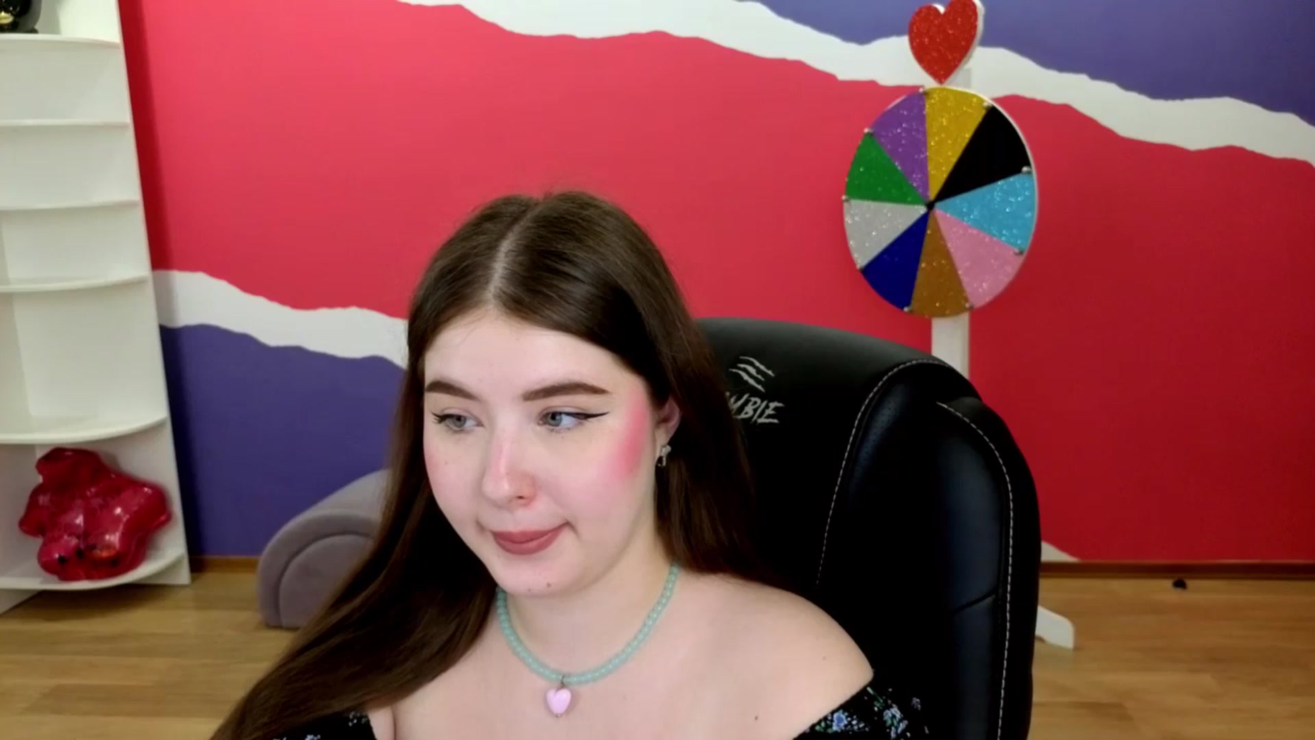 Gallery image thumbnail from AdmireMyEyes's myfreecams stream on, 06/04/2025, 06:39 image 2 of 20