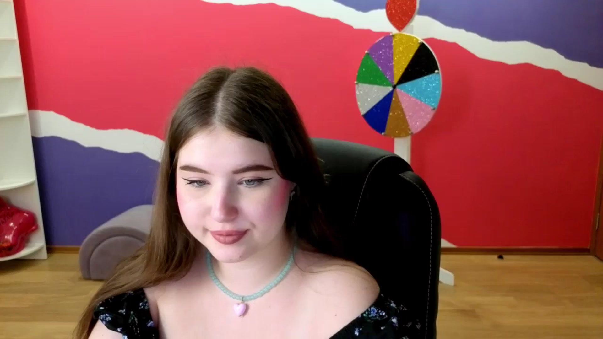 Gallery image thumbnail from AdmireMyEyes's myfreecams stream on, 06/04/2025, 08:30 image 13 of 20