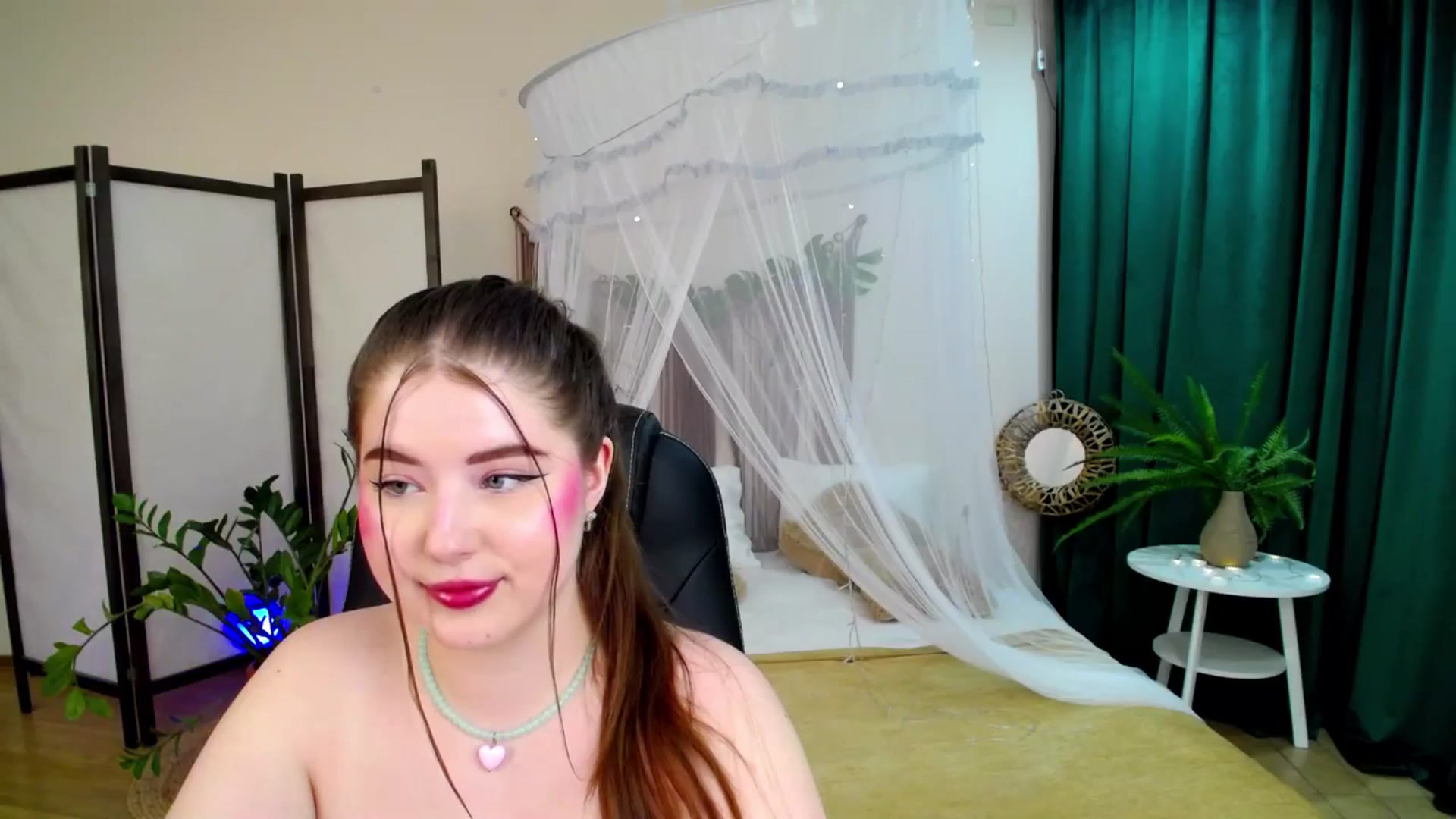 Gallery image thumbnail from AdmireMyEyes's myfreecams stream on, 06/05/2025, 06:47 image 10 of 20