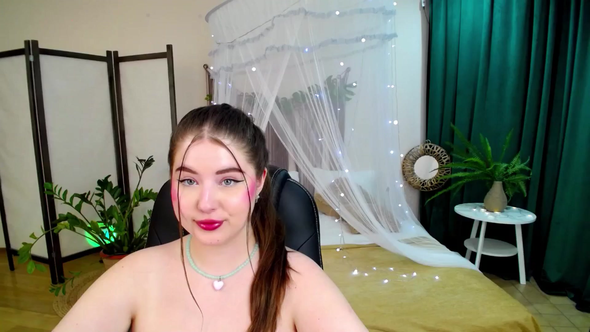 Gallery image thumbnail from AdmireMyEyes's myfreecams stream on, 06/05/2025, 07:09 image 13 of 20