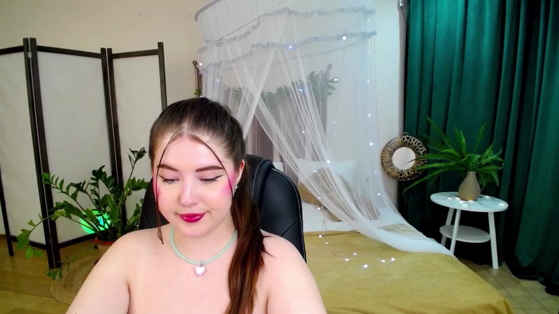 Gallery image thumbnail from AdmireMyEyes's myfreecams stream on, 06/05/2025, 07:09 image 12 of 20