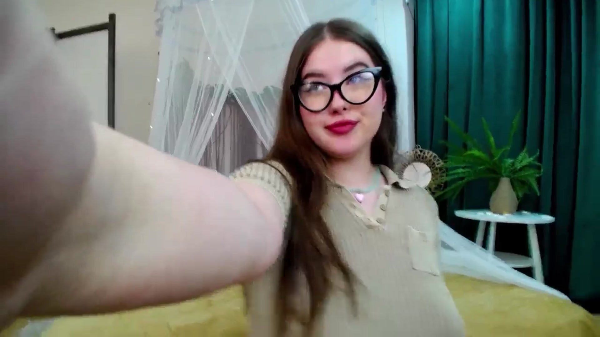 Gallery image thumbnail from AdmireMyEyes's myfreecams stream on, 06/06/2025, 07:46 image 18 of 20