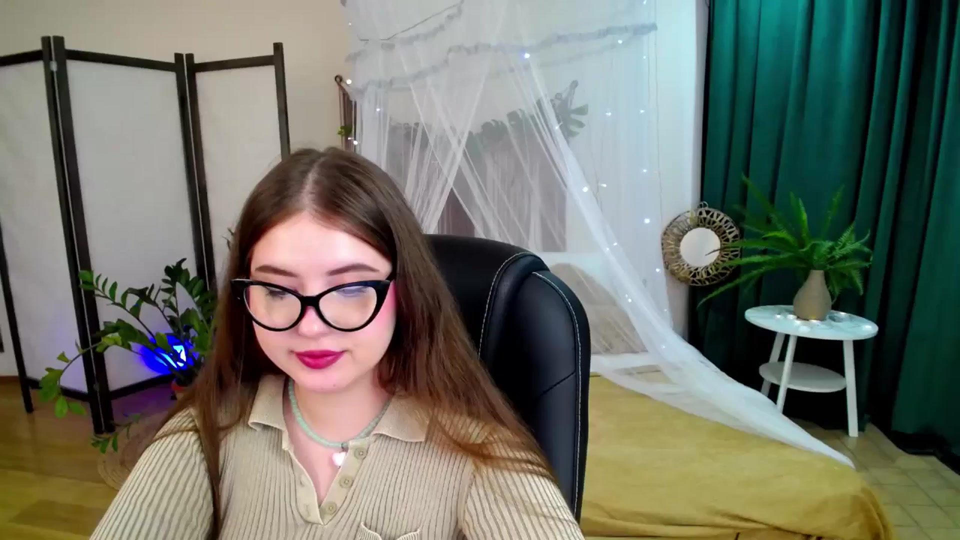 Gallery image thumbnail from AdmireMyEyes's myfreecams stream on, 06/06/2025, 08:39 image 1 of 20