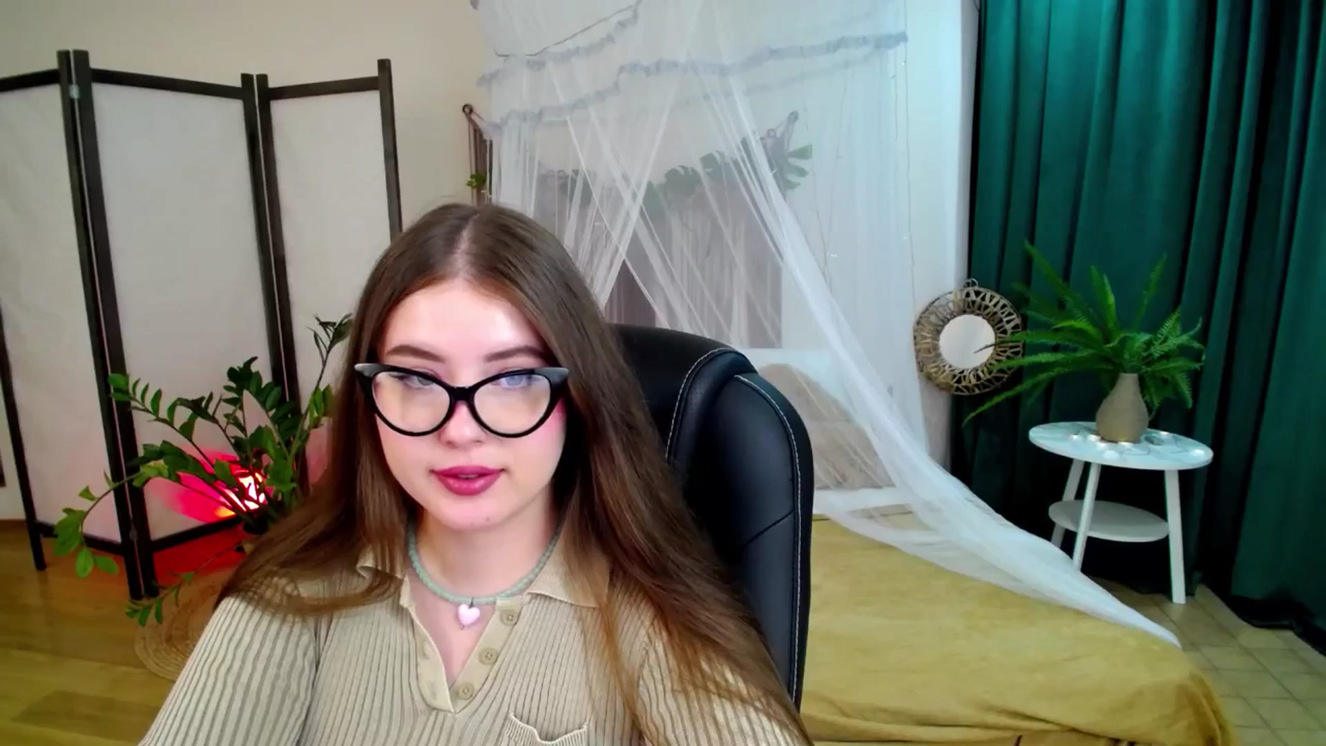 Gallery image thumbnail from AdmireMyEyes's myfreecams stream on, 06/06/2025, 08:39 image 3 of 20