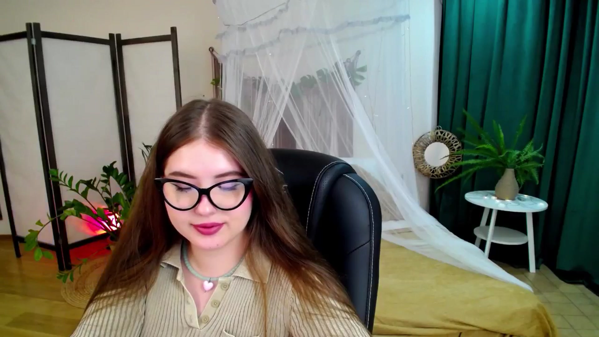 Gallery image thumbnail from AdmireMyEyes's myfreecams stream on, 06/06/2025, 08:39 image 6 of 20