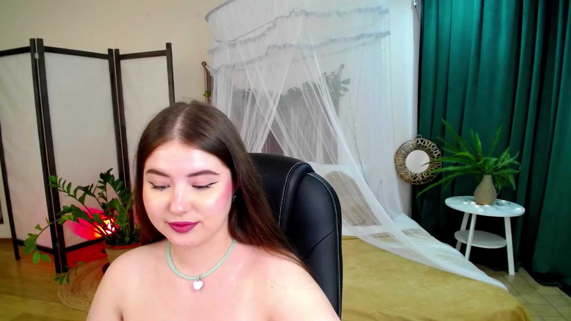 Gallery image thumbnail from AdmireMyEyes's myfreecams stream on, 06/06/2025, 10:39 image 1 of 20