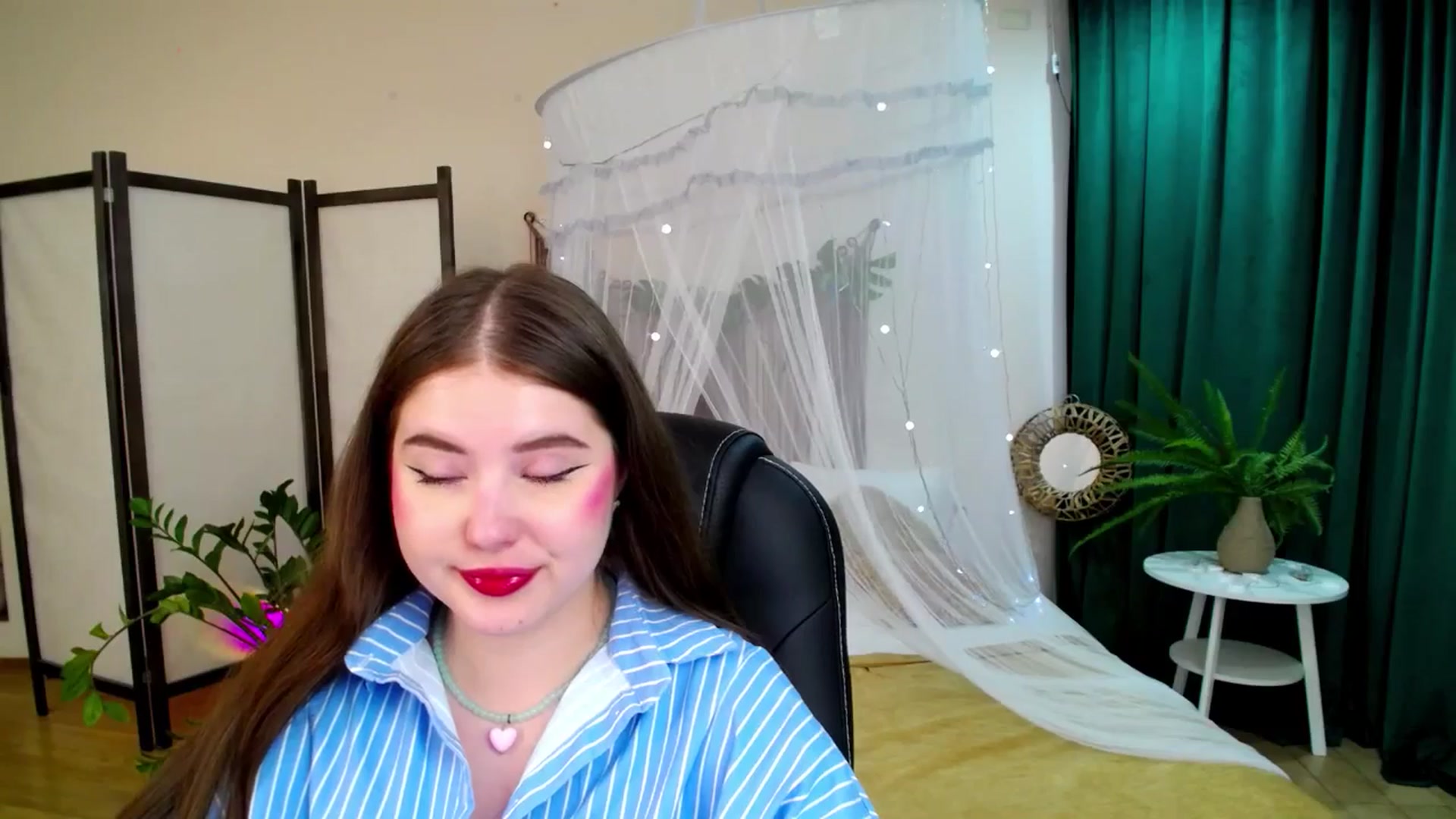 Gallery image thumbnail from AdmireMyEyes's myfreecams stream on, 06/07/2025, 08:41 image 9 of 20