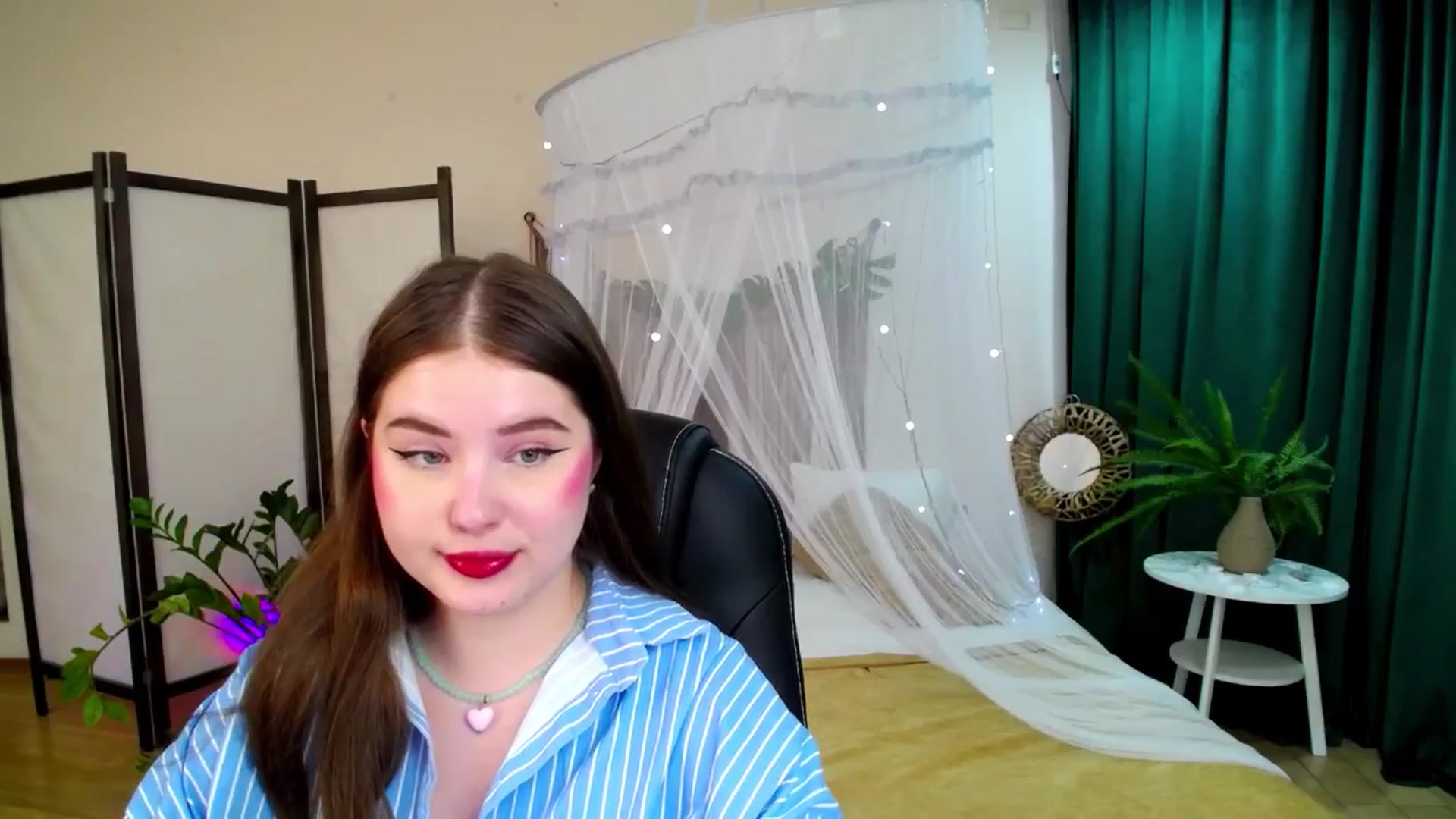 Gallery image thumbnail from AdmireMyEyes's myfreecams stream on, 06/07/2025, 08:41 image 7 of 20