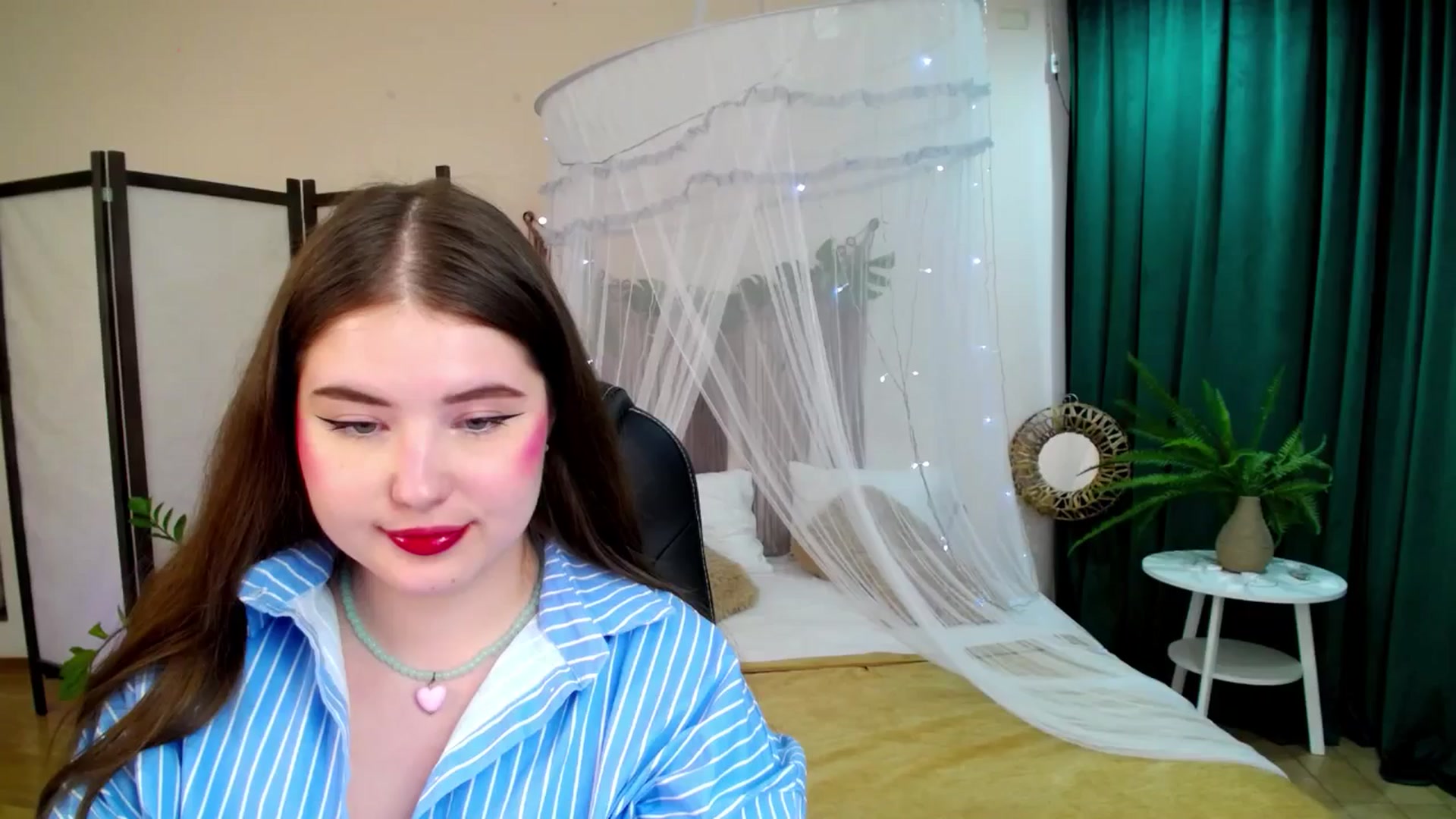 Gallery image thumbnail from AdmireMyEyes's myfreecams stream on, 06/07/2025, 08:41 image 6 of 20